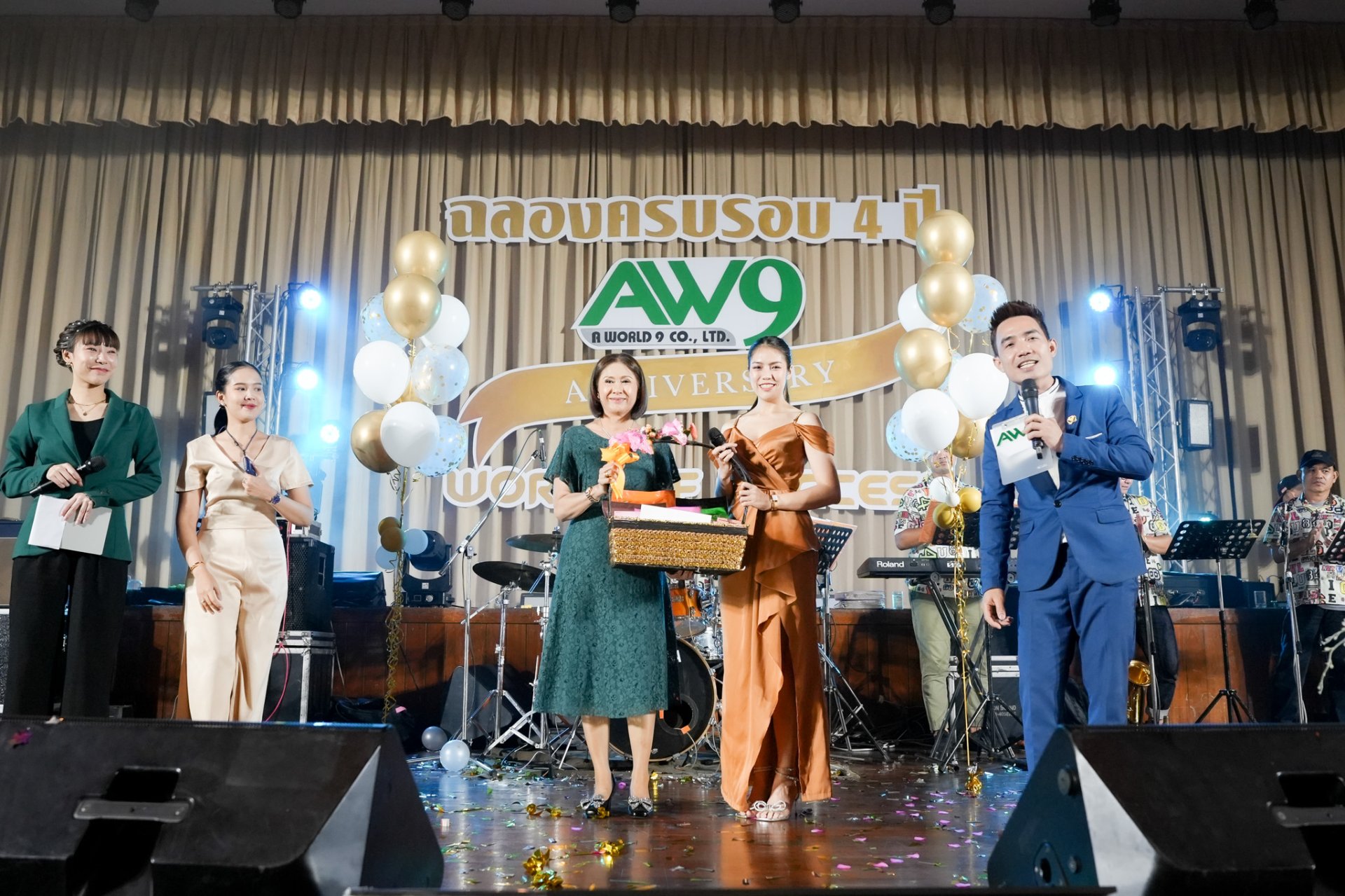 ก้าวสู่ความสำเร็จ งานเลี้ยงฉลองครบรอบ 4 ปี บริษัท เอ เวิลด์ 9 จำกัด ผู้ผลิต กาแฟเบลโซ่