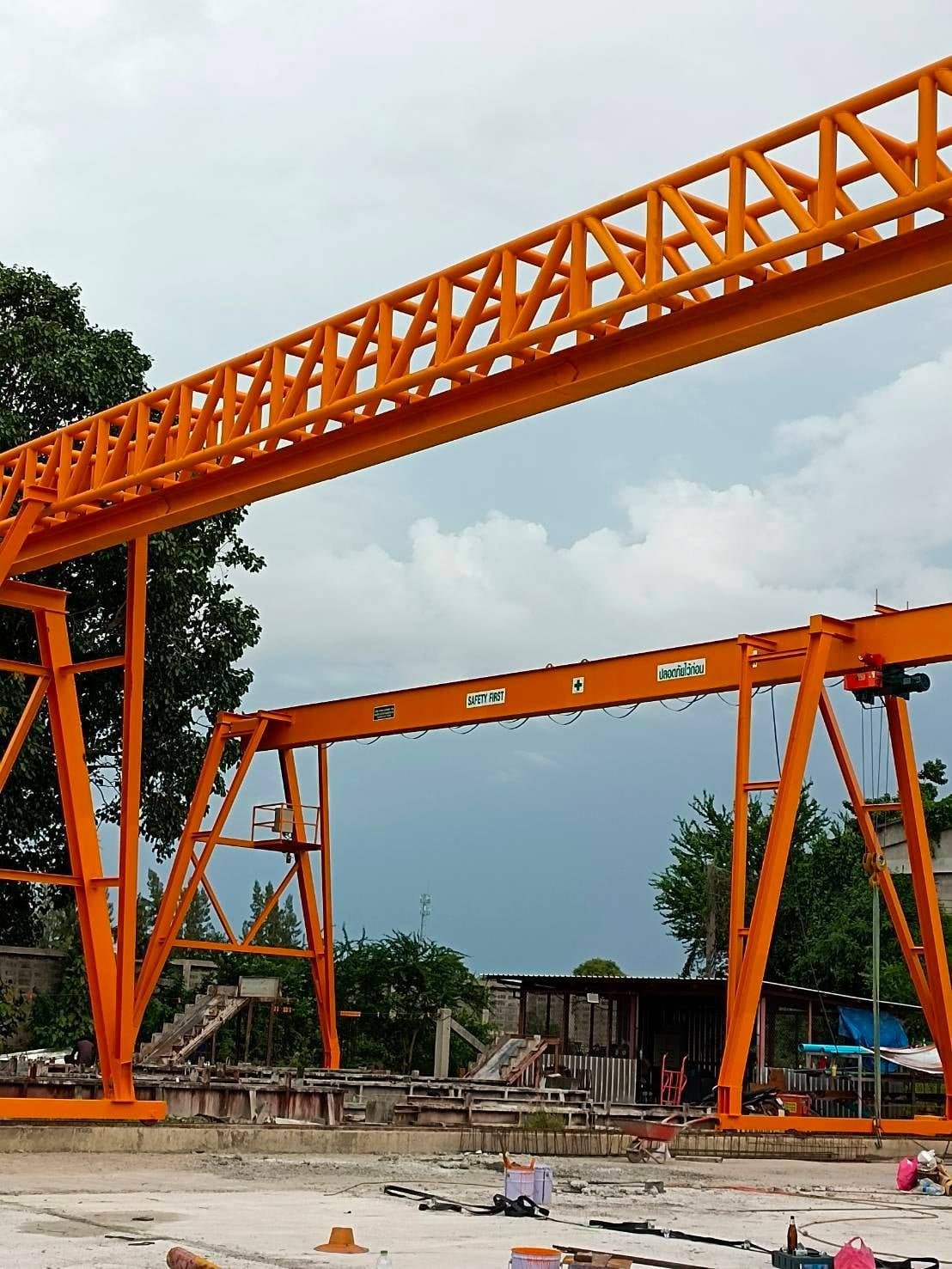 เครนสนาม 5 ตัน (Gantry Crane 5 Ton) ติดตั้งโดยทีมช่างมืออาชีพ รองรับงานยกของหนัก เครนสนาม 5 ตัน (Gantry Crane 5 Ton) ติดตั้งโดยทีมช่างมืออาชีพ รองรับงานยกของหนัก