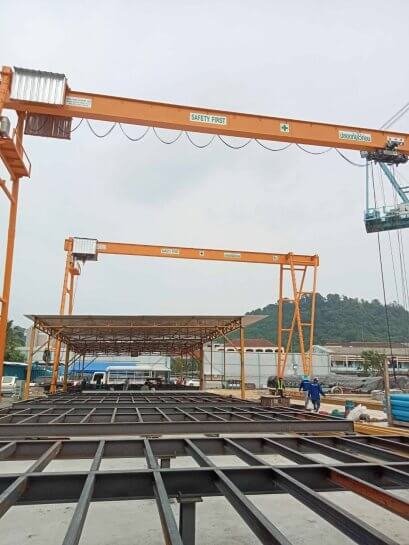 เครนสนามกลางแจ้ง 5 ตันสอง ชุด เครนสนามกลางแจ้ง 5 ตันสอง ชุด