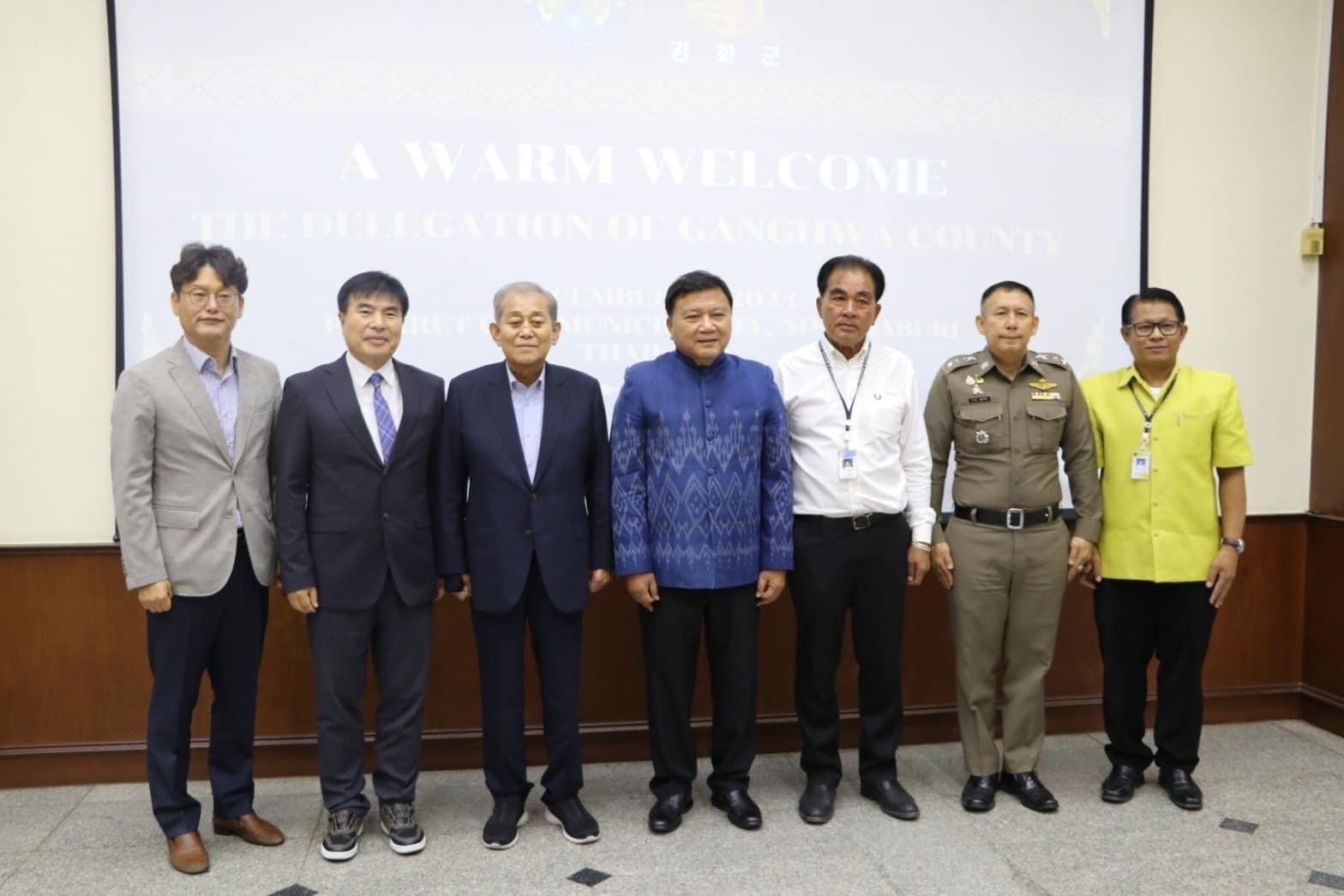 Local cultural and educational exchange meeting at Pak Kret Municipality