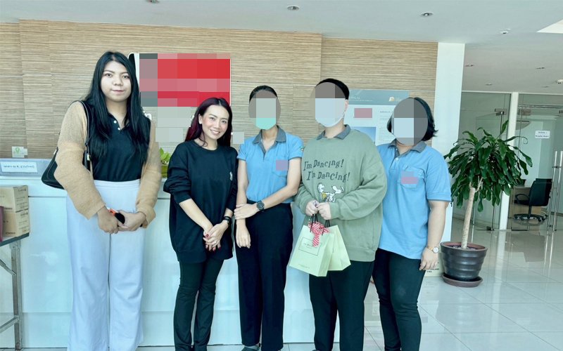 มอบของขวัญปีใหม่และขอขอบคุณลูกค้า มอบของขวัญปีใหม่และขอขอบคุณลูกค้า