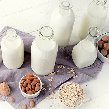 ภาพรวมของอุตสาหกรรมนมและนมทางเลือก Overview of the Dairy and Diary Alternatives Industry ภาพรวมของอุตสาหกรรมนมและนมทางเลือก Overview of the Dairy and Diary Alternatives Industry
