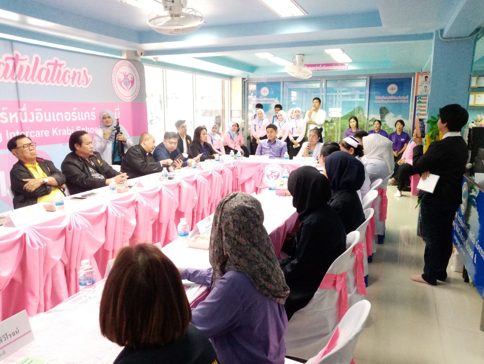 คณะกรรมาธิการแรงงาน สภาผู้แทนราษฎร ศึกษาดูงานและตรวจเยี่ยมศูนย์ทดสอบมาตรฐานฝีมือแรงงาน ณ โรงเรียนด็อกเตอร์หนึ่ง อินเตอร์แคร์กระบี่