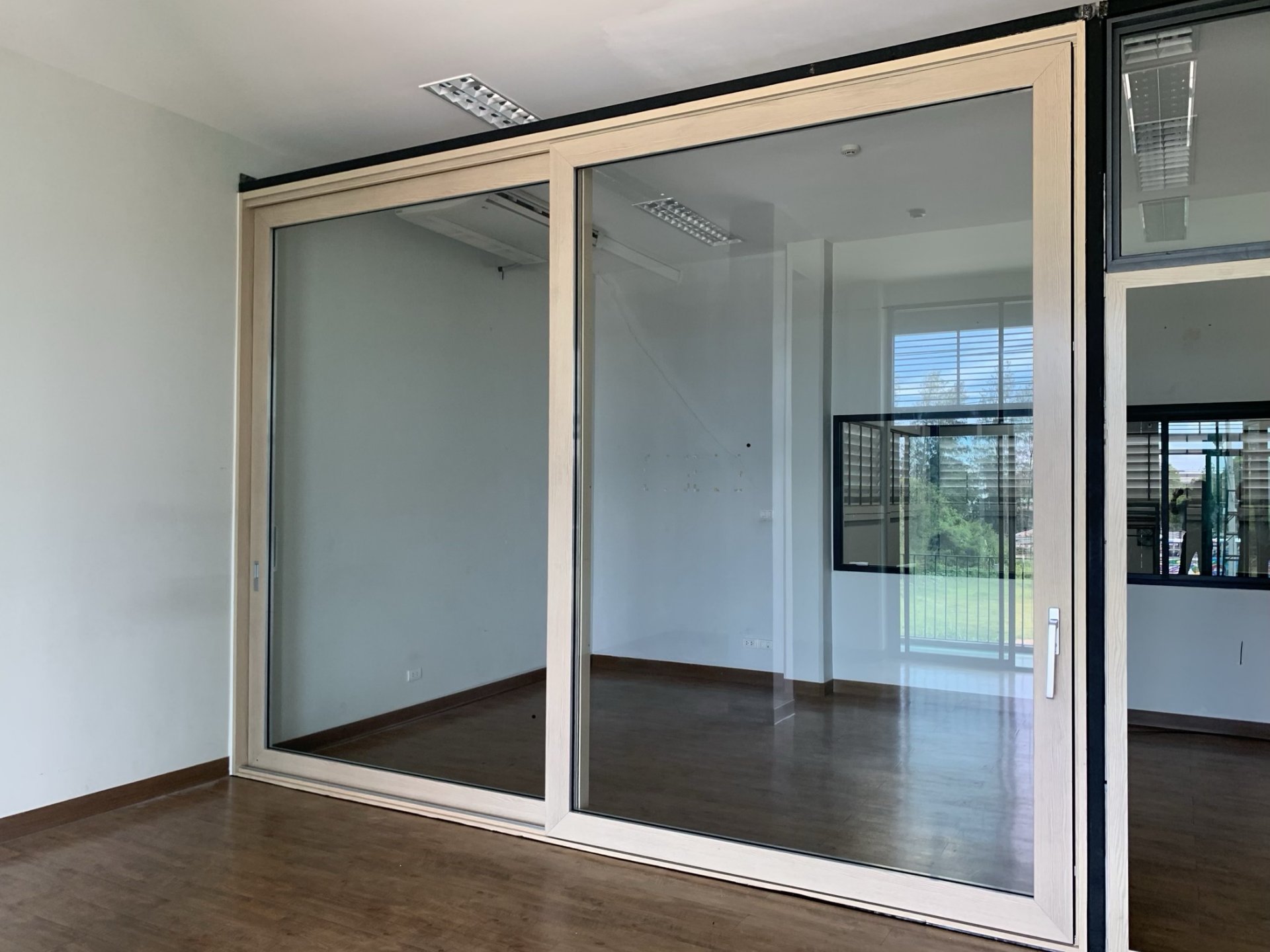 DIVAS GLASS LIFT AND SLIDE DOOR SYSTEM DIVAS GLASS LIFT AND SLIDE DOOR SYSTEM