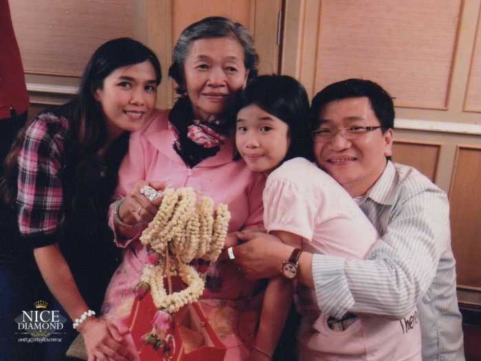 เพชรคือของขวัญวันแม่ที่ดีที่สุด เพชรคือของขวัญวันแม่ที่ดีที่สุด