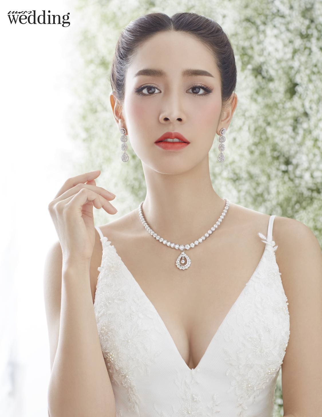 ดีไซน์คอเสื้อสำหรับชุดเจ้าสาวในรูปแบบต่างๆ ที่ว่าที่เจ้าสาวควรเริ่มทำความรู้จัก!! ดีไซน์คอเสื้อสำหรับชุดเจ้าสาวในรูปแบบต่างๆ ที่ว่าที่เจ้าสาวควรเริ่มทำความรู้จัก!!