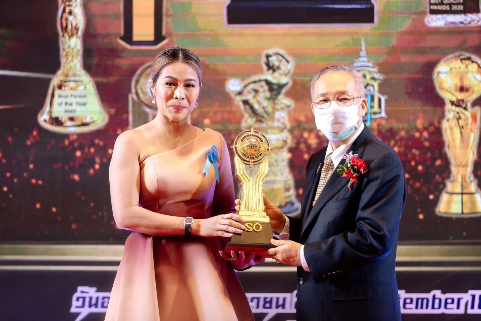 ผลิตภัณฑ์ทำความสะอาด "มิสซีสว้าว" ร่วมรับรางวัลธุรกิจผลิตภัณฑ์คุณภาพยอดเยี่ยม ประจำปี 2022  ผลิตภัณฑ์ทำความสะอาด "มิสซีสว้าว" ร่วมรับรางวัลธุรกิจผลิตภัณฑ์คุณภาพยอดเยี่ยม ประจำปี 2022