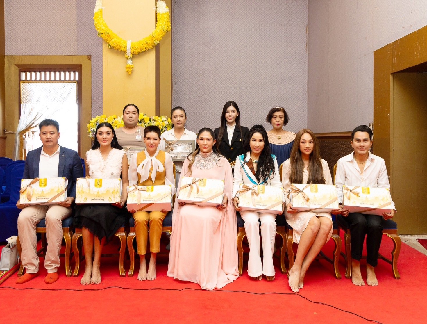 ศิลปิน ดารา ร่วมบุญใหญ่ บวชเด็ก 350 คนที่อินเดีย  ศิลปิน ดารา ร่วมบุญใหญ่ บวชเด็ก 350 คนที่อินเดีย