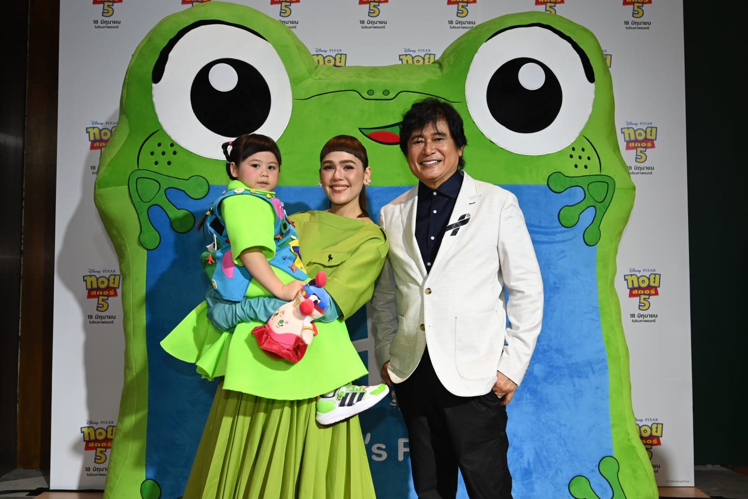 ชมพู่-น้องเกล ควงคู่สร้างรอยยิ้ม เสิร์ฟความน่ารักในงาน Thailand Gala Premiere Toy Story 5