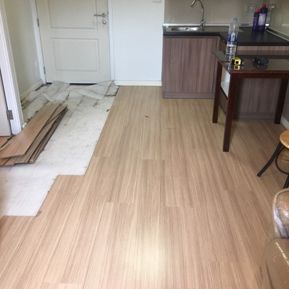 ปูพื้นไม้ลามิเนตสวยสำหรับพื้นห้องนั่งเล่น ปูพื้นไม้ลามิเนตสวยสำหรับพื้นห้องนั่งเล่น