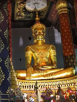 เปิดตำนานศักดิ์สิทธิ์ พระพุทธรูปทรงเครื่องจักรพรรดิ กับภาพพระบรมโกศ เปิดตำนานศักดิ์สิทธิ์ พระพุทธรูปทรงเครื่องจักรพรรดิ กับภาพพระบรมโกศ