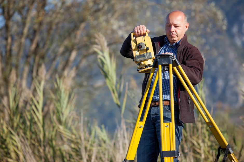 การใช้กล้องประมวลผลรวม TOTAL STATION ในการทำงาน