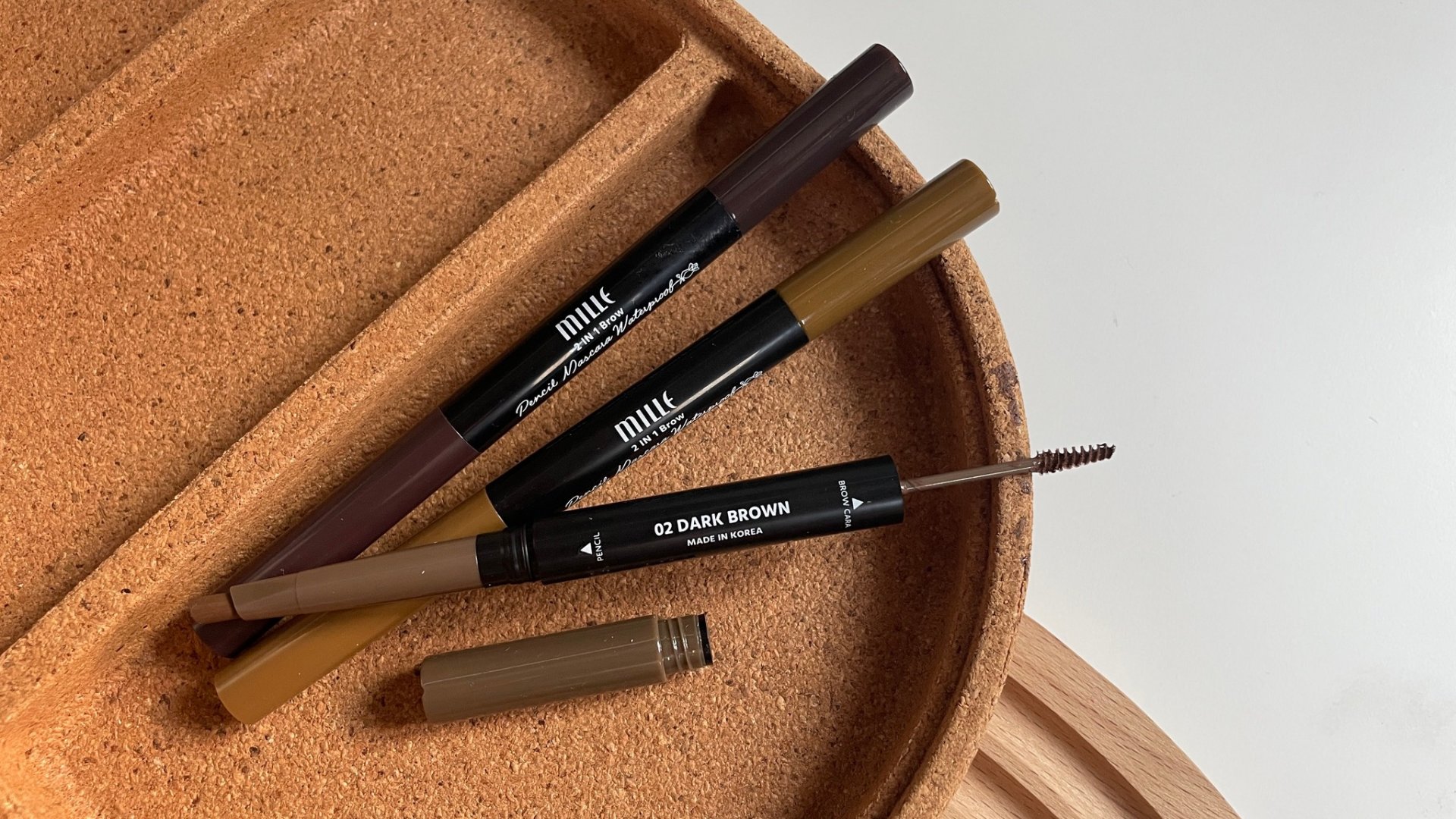 ดินสอเขียนคิ้วรุ่นใหม่ของ Mille 2IN1 Brow Pencil Mascara WaterProof  ดินสอเขียนคิ้วรุ่นใหม่ของ Mille 2IN1 Brow Pencil Mascara WaterProof