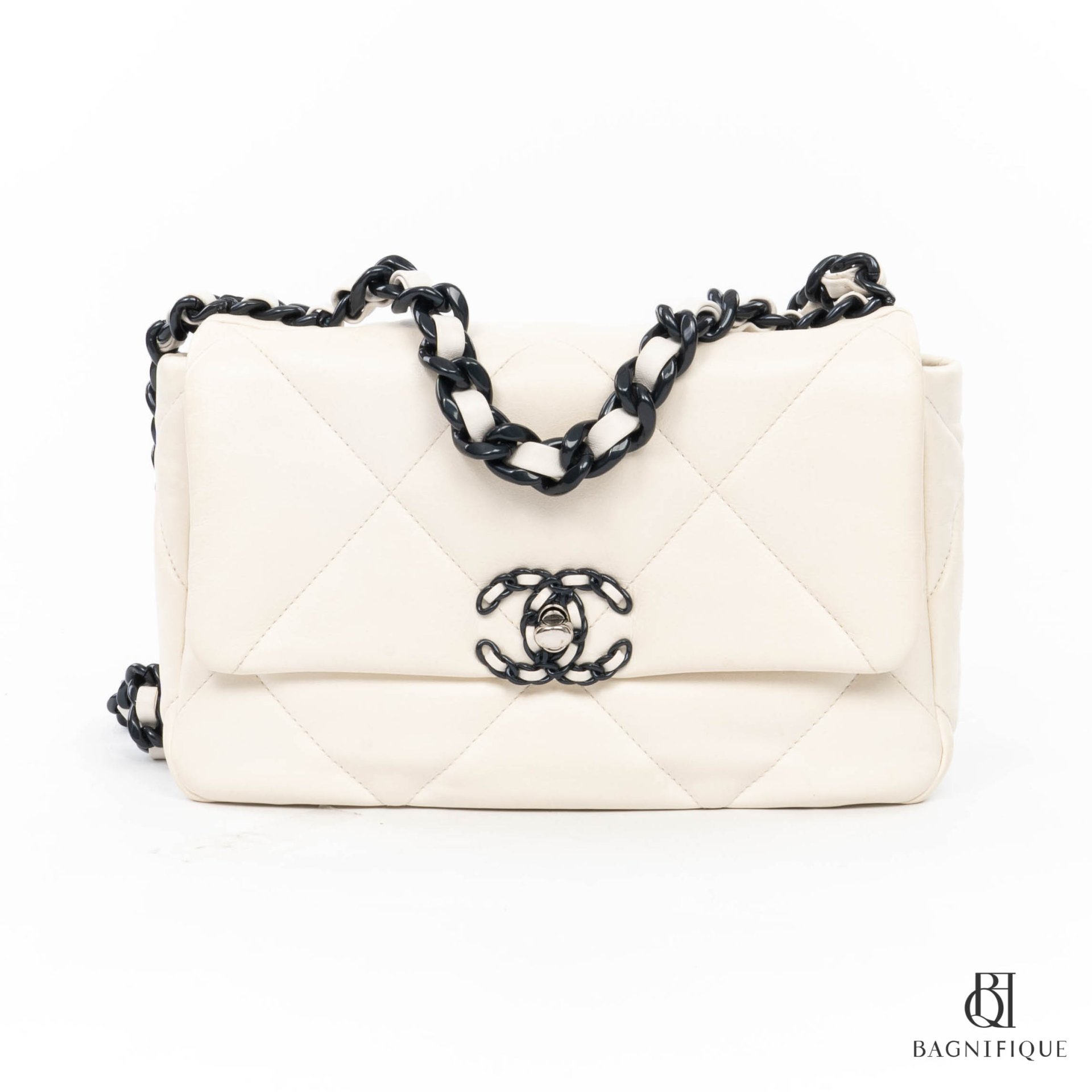 CHANEL FLAP 19 26 WHITE CALF BHW