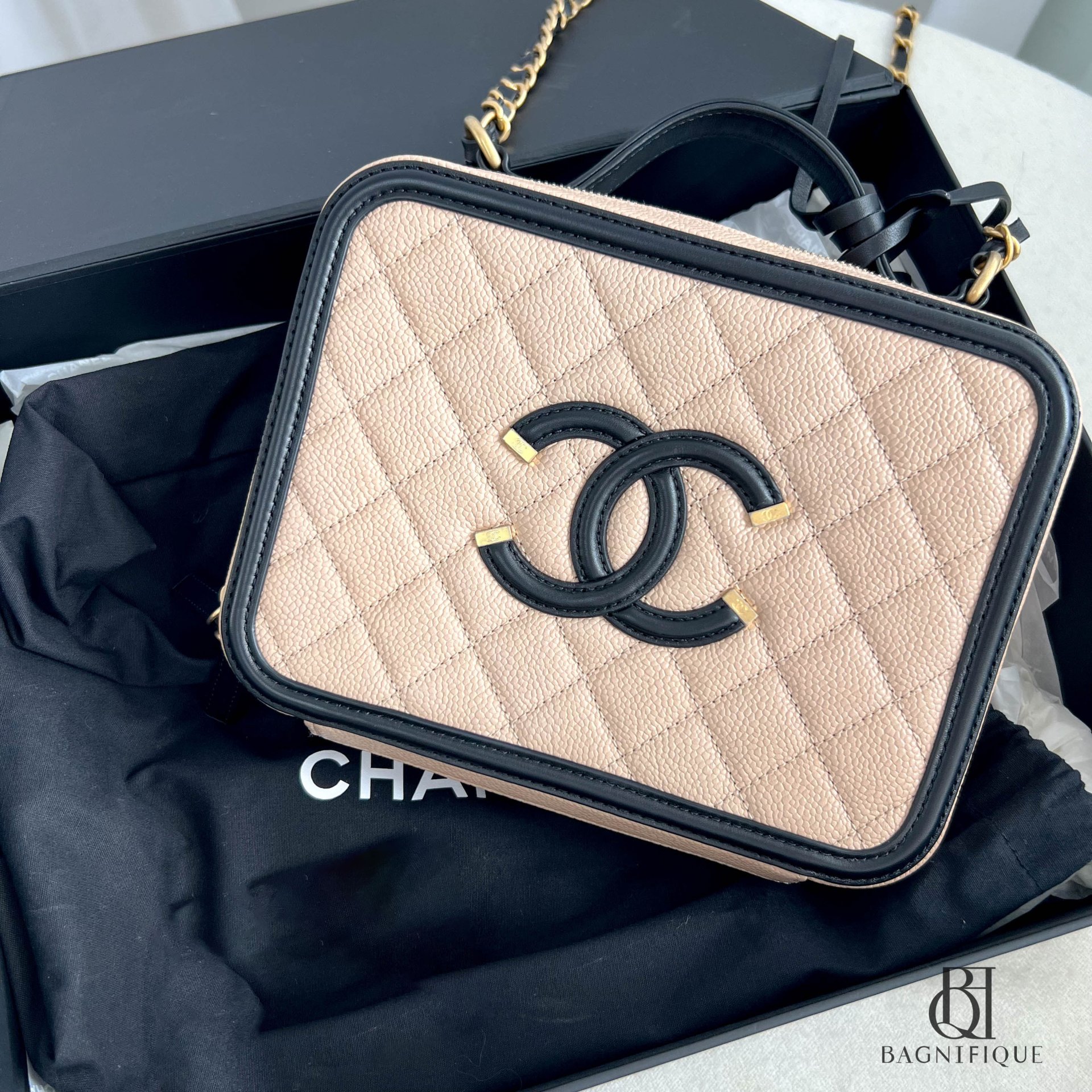 Chanel vanity case beige and black top