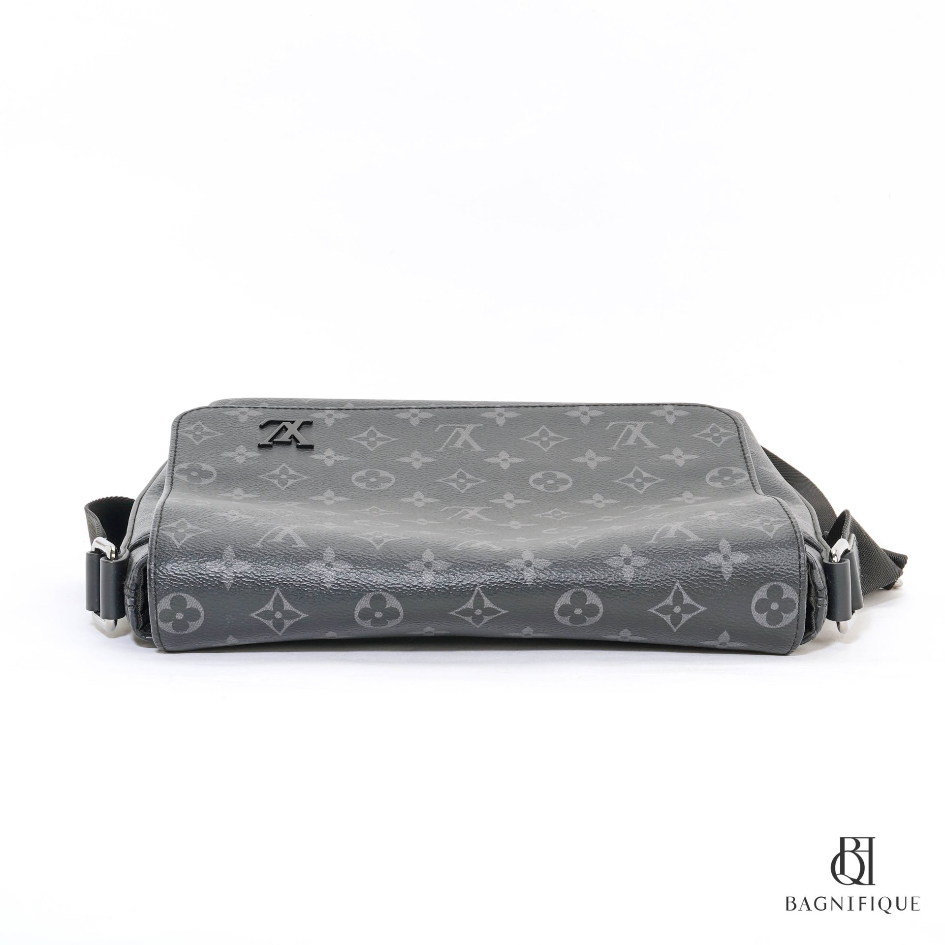 Louis vuitton messenger district monogram eclipse pm noir 2025 black