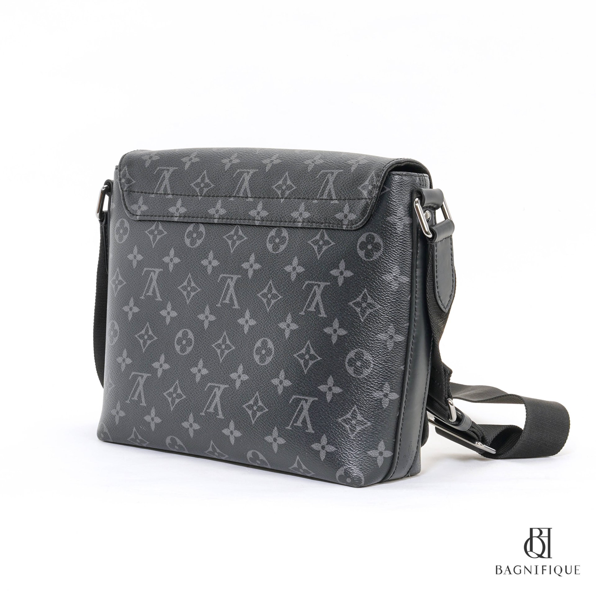 LOUIS VUITTON DISTRICT MESSENGER PM BLACK MONOGRAM ECLIPSE CANVAS SHW