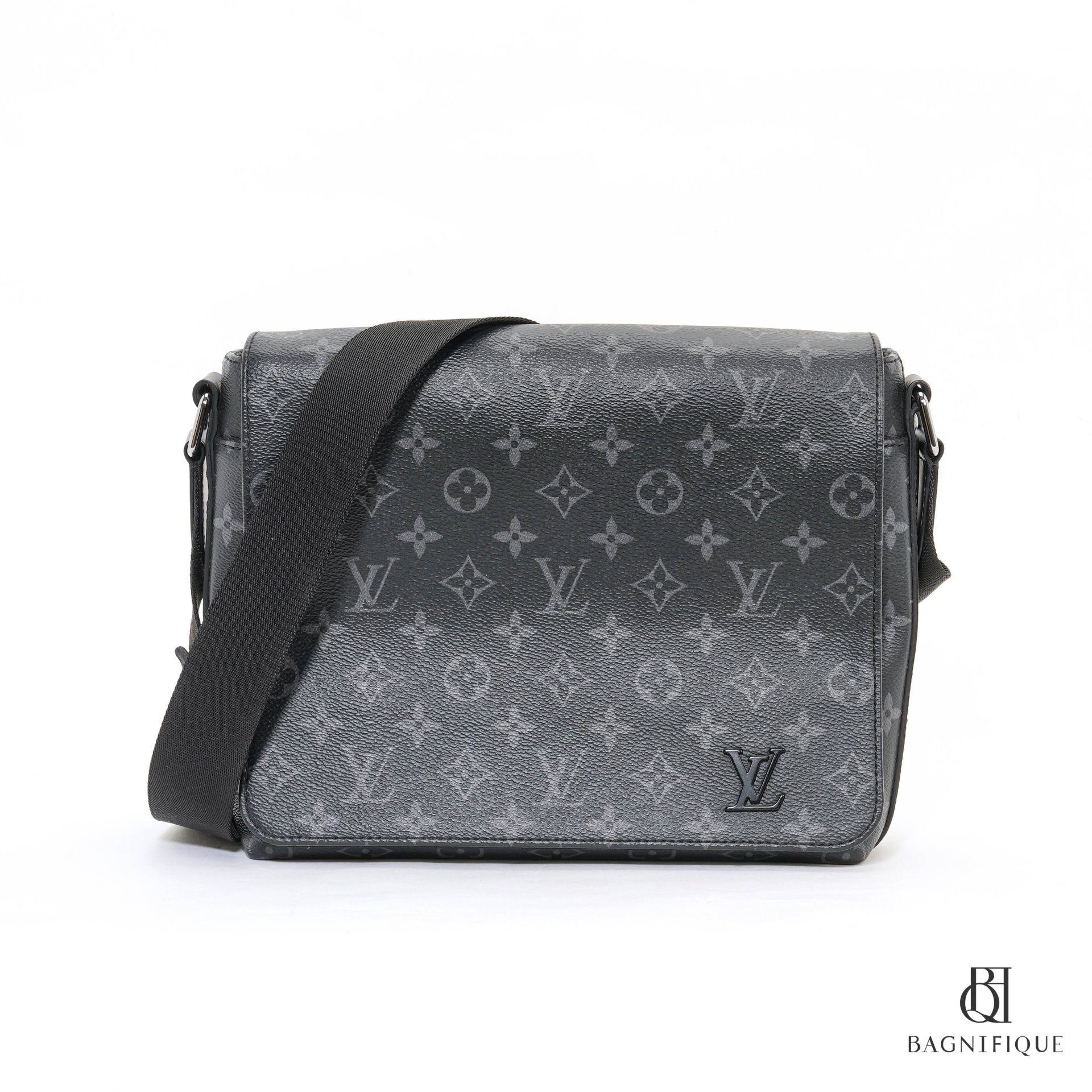 Louis vuitton district pm monogram on sale