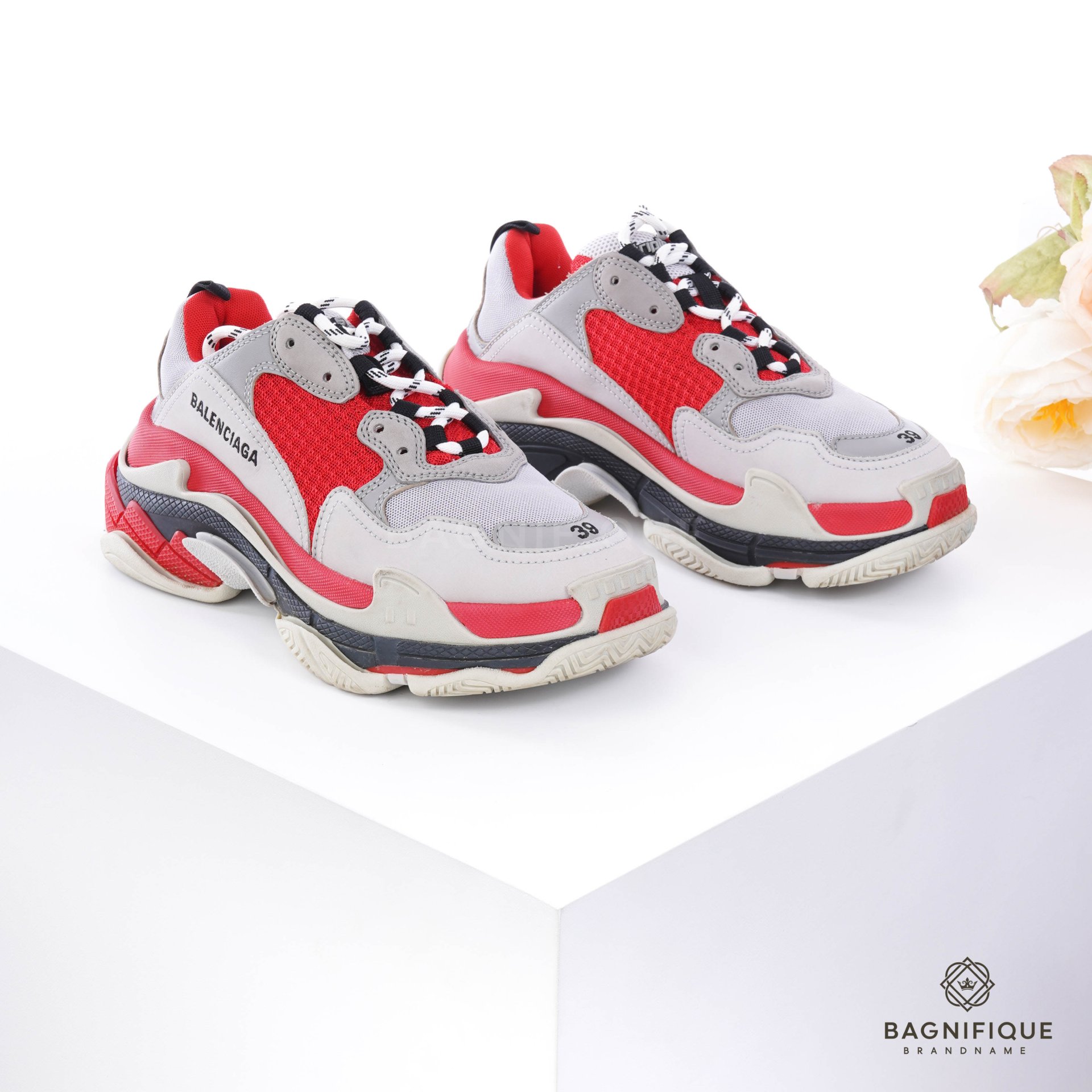 Triple s red on sale balenciaga