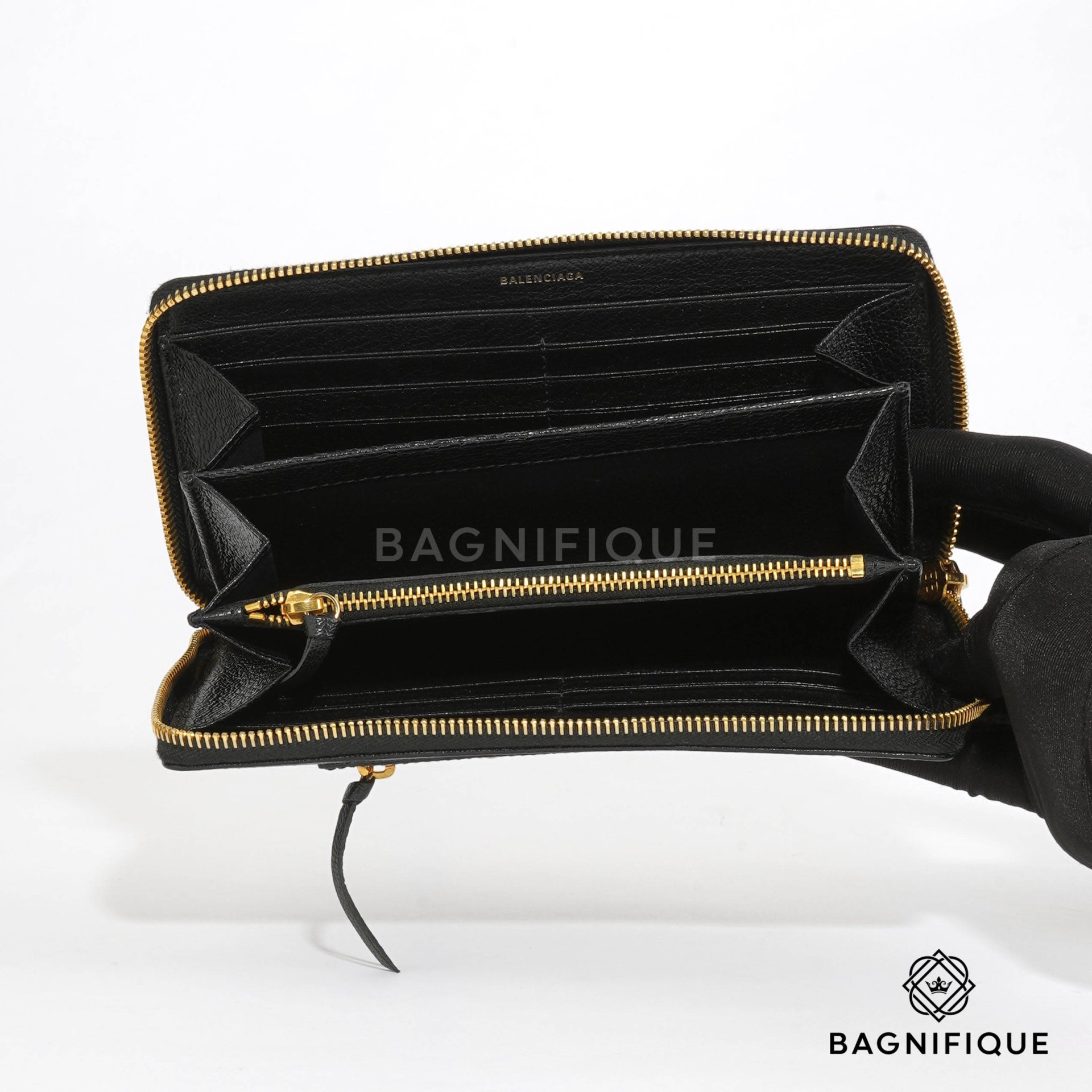 Balenciaga store zippy wallet