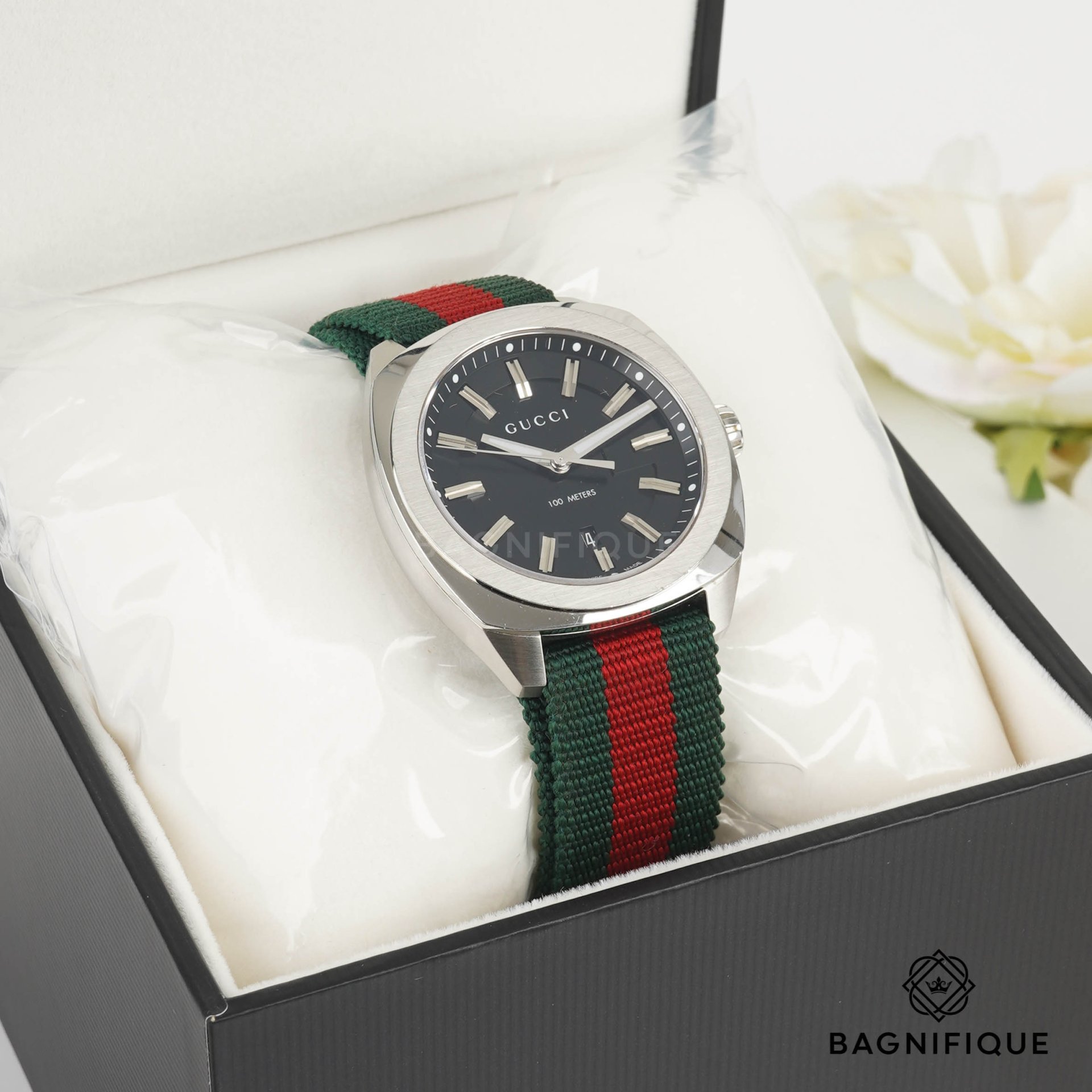 Gucci watch with 2024 green and red strap