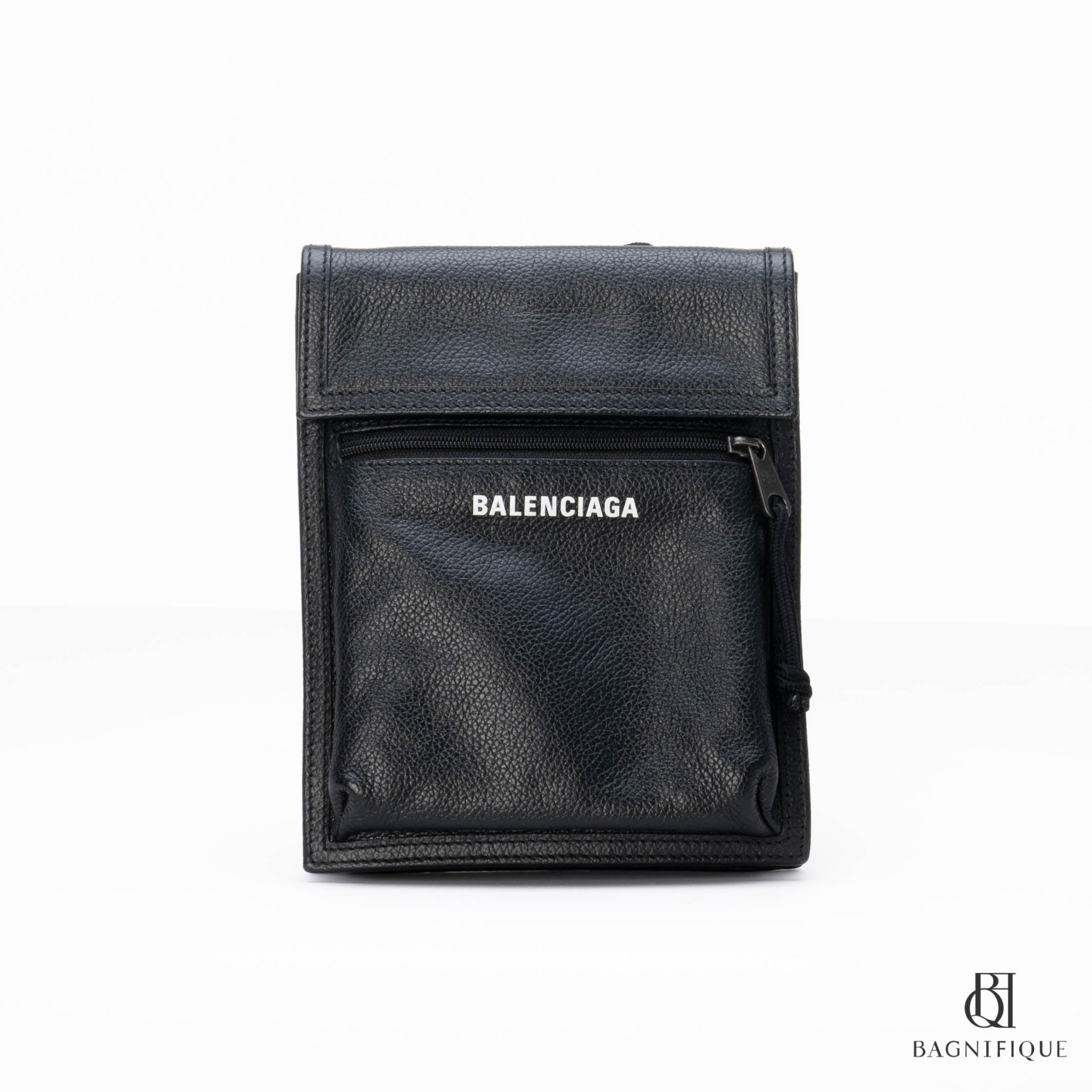 Balenciaga explorer online