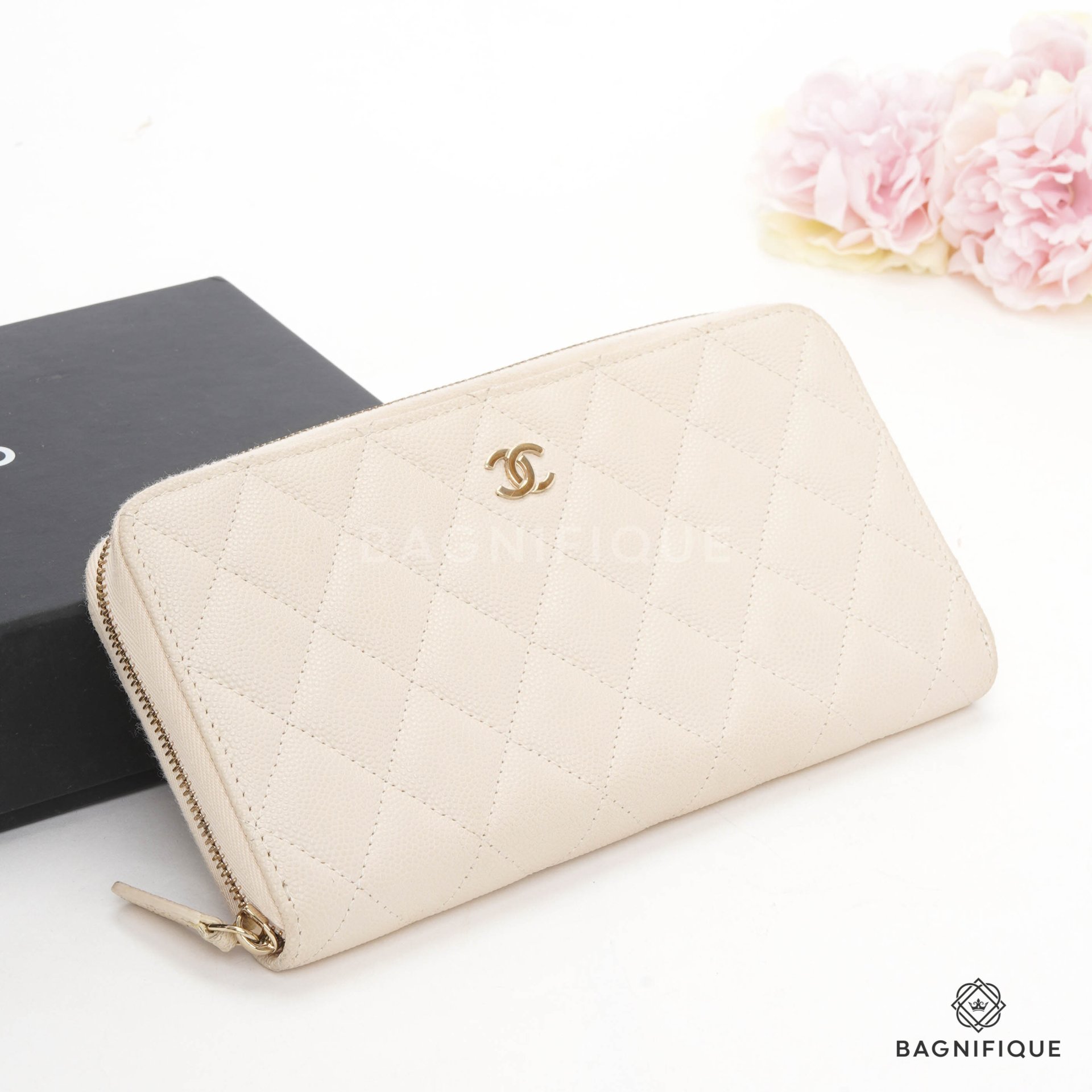 Classic long sales zipped wallet