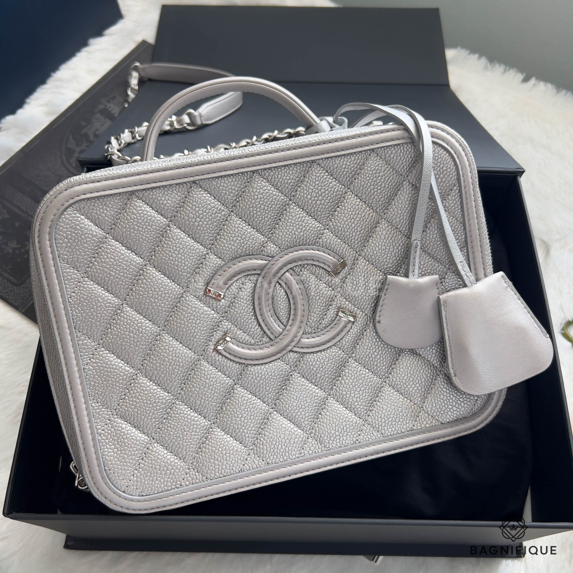 Chanel vanity outlet case silver