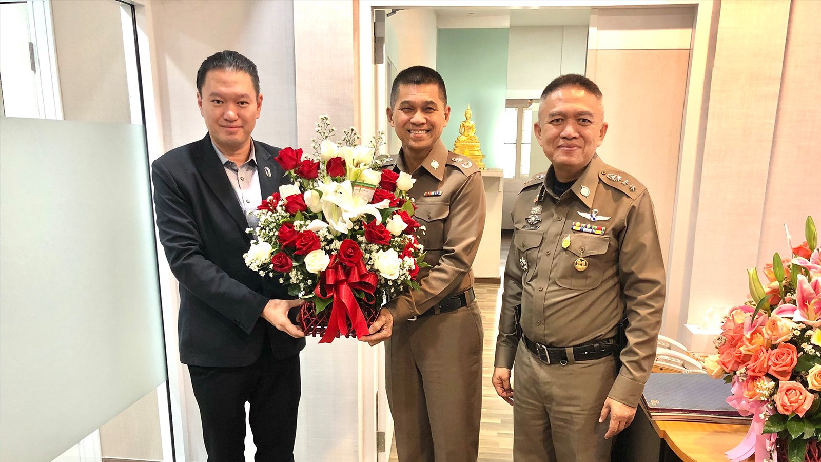 ดร. สิทธิวัตน์ กำกัดวงษ์ ประธานกรรมการบริหาร กลุ่มโรงพยาบาล IMH ดร. สิทธิวัตน์ กำกัดวงษ์ ประธานกรรมการบริหาร กลุ่มโรงพยาบาล IMH