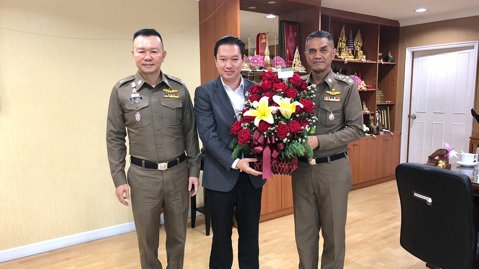 ดร. สิทธิวัตน์ กำกัดวงษ์ ประธานกรรมการบริหาร กลุ่มโรงพยาบาล IMH ดร. สิทธิวัตน์ กำกัดวงษ์ ประธานกรรมการบริหาร กลุ่มโรงพยาบาล IMH