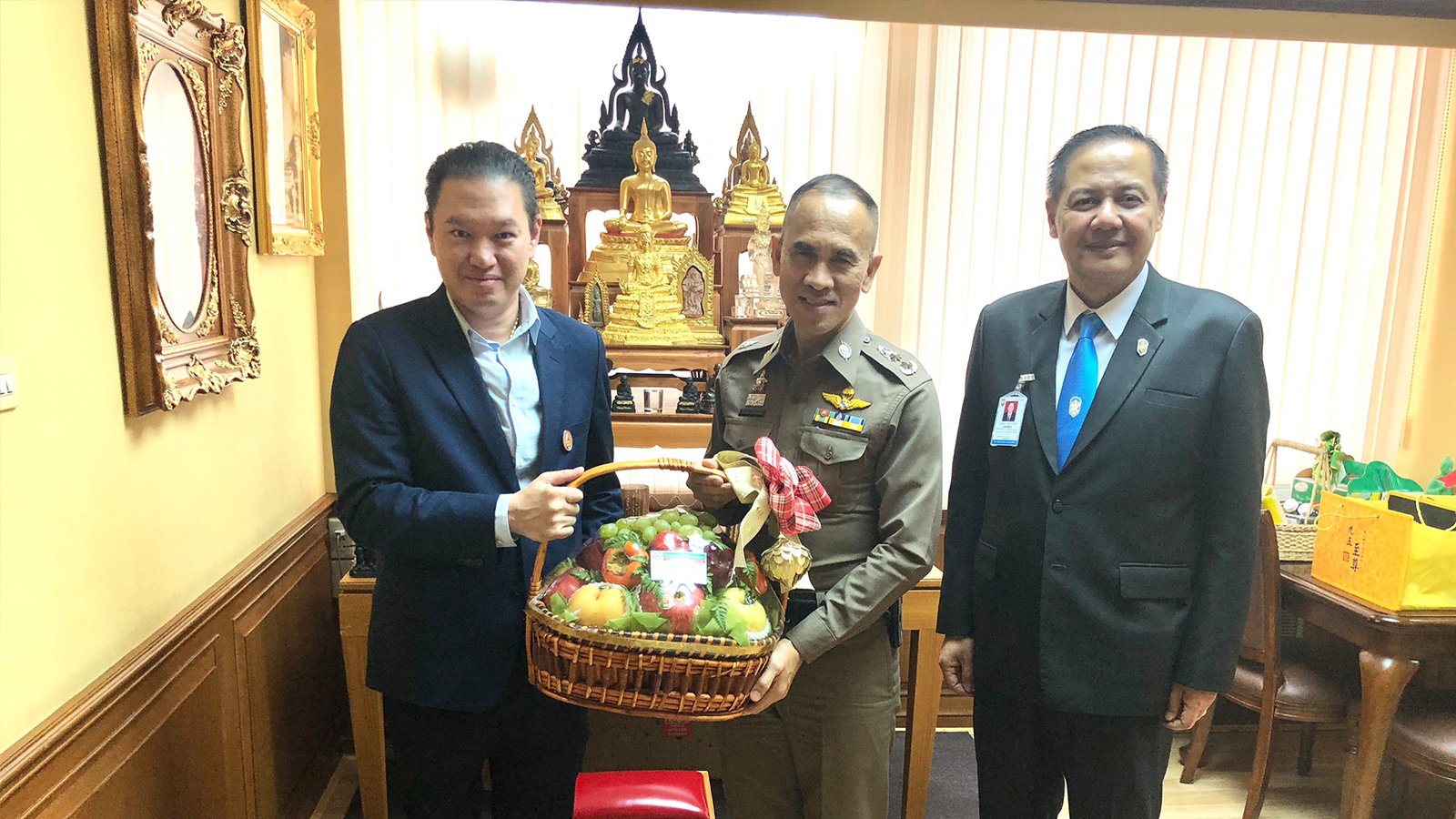 ดร. สิทธิวัตน์ กำกัดวงษ์ ประธานกรรมการบริหาร กลุ่มโรงพยาบาล IMH ดร. สิทธิวัตน์ กำกัดวงษ์ ประธานกรรมการบริหาร กลุ่มโรงพยาบาล IMH