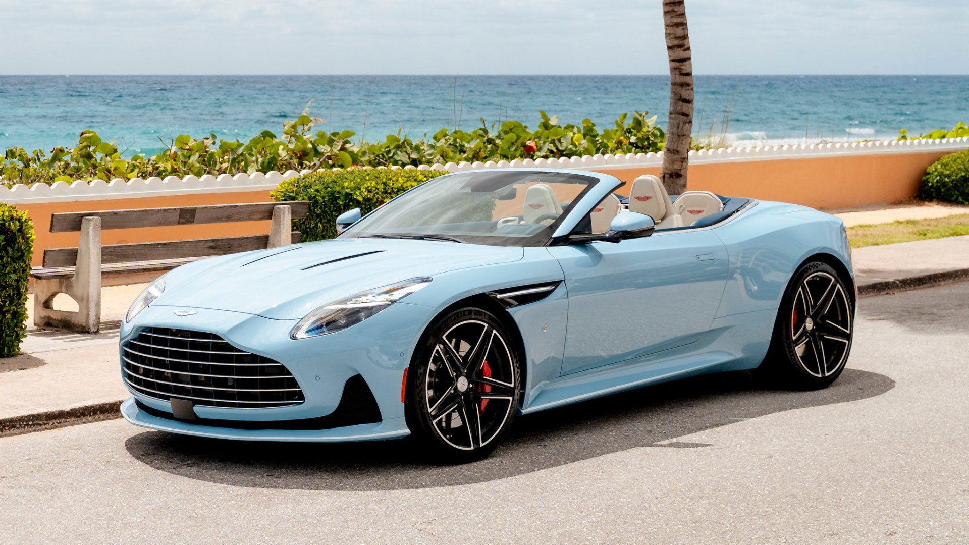 คันเดียวในโลก!! Aston Martin DB12 Volante Palm Beach Edition ความหรูหราที่สะท้อนกลิ่นอายของชายฝั่งฟลอริดา