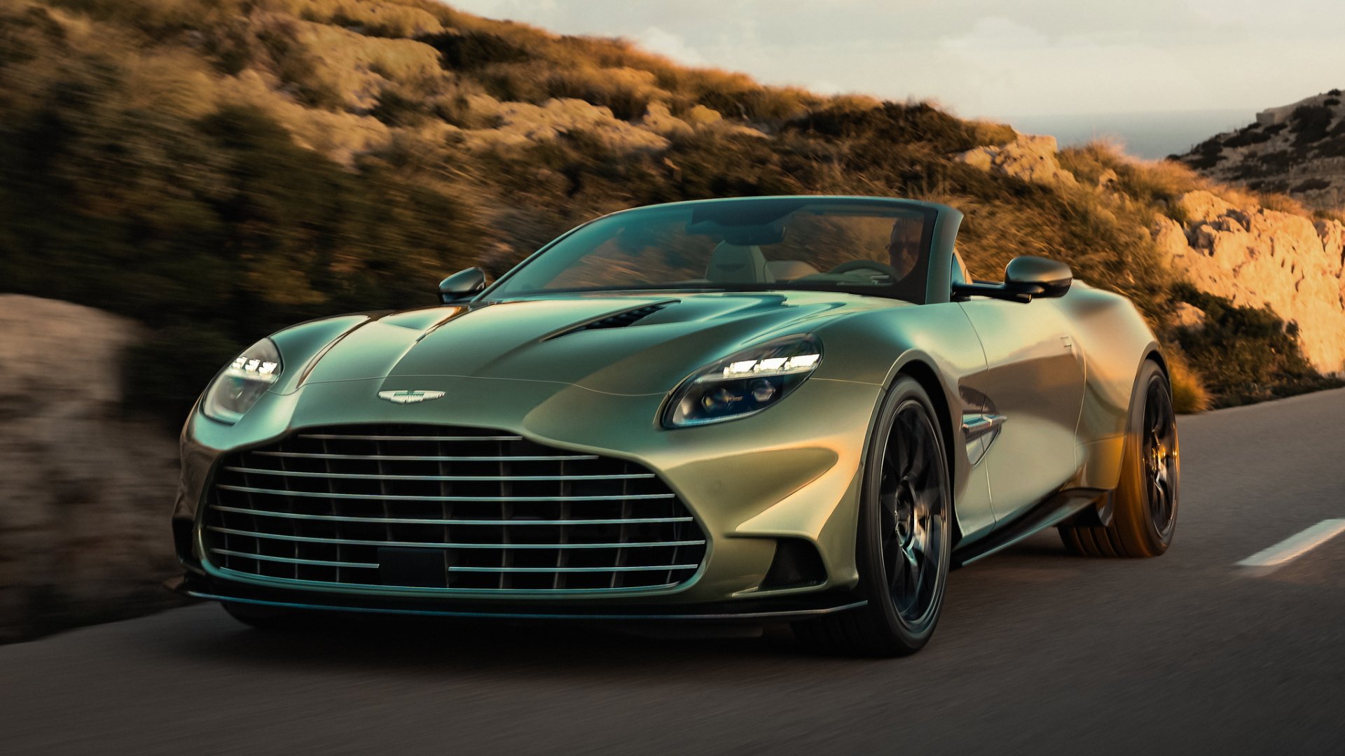เผยโฉม!! Aston Martin Vanquish Volante เปิดประทุนเครื่องวางหน้าที่เร็วและทรงพลังที่สุดในโลก  เผยโฉม!! Aston Martin Vanquish Volante เปิดประทุนเครื่องวางหน้าที่เร็วและทรงพลังที่สุดในโลก