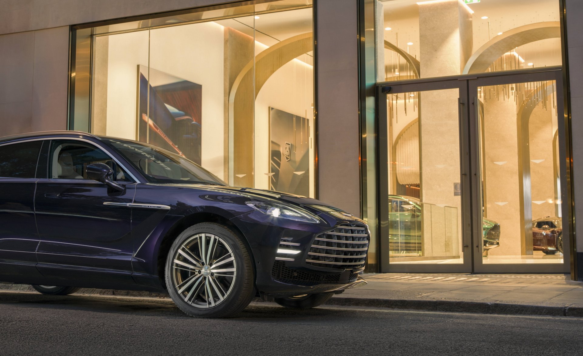 Aston Martin เปิดตัว!! Q London โชว์รูมสุดหรูย่าน Mayfair ลอนดอน 