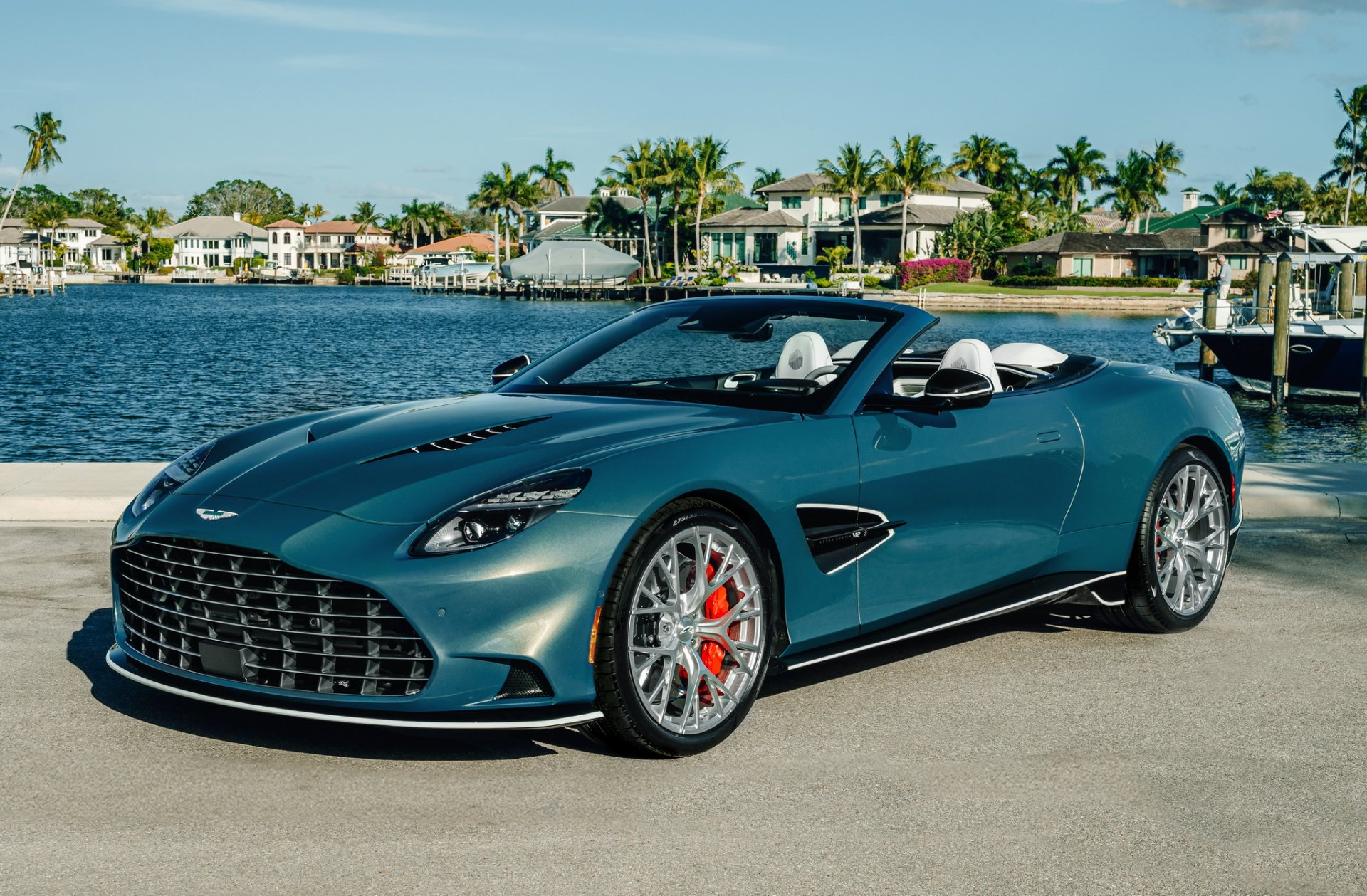 คันเดียวในโลก!! Aston Martin Vanquish Volante Wave Edition สำหรับประมูลช่วยเหลือเด็กด้อยโอกาส ในงาน Naples Winter Wine Festival 2026