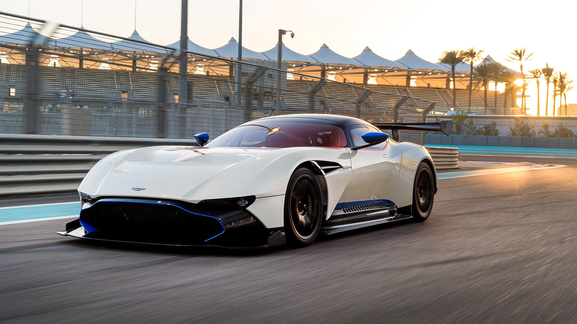 Aston Martin Vulcan ไฮเปอร์คาร์สุดระห่ำ พร้อมเสียงเครื่อง V12 กระชากวิญญาน Aston Martin Vulcan ไฮเปอร์คาร์สุดระห่ำ พร้อมเสียงเครื่อง V12 กระชากวิญญาน