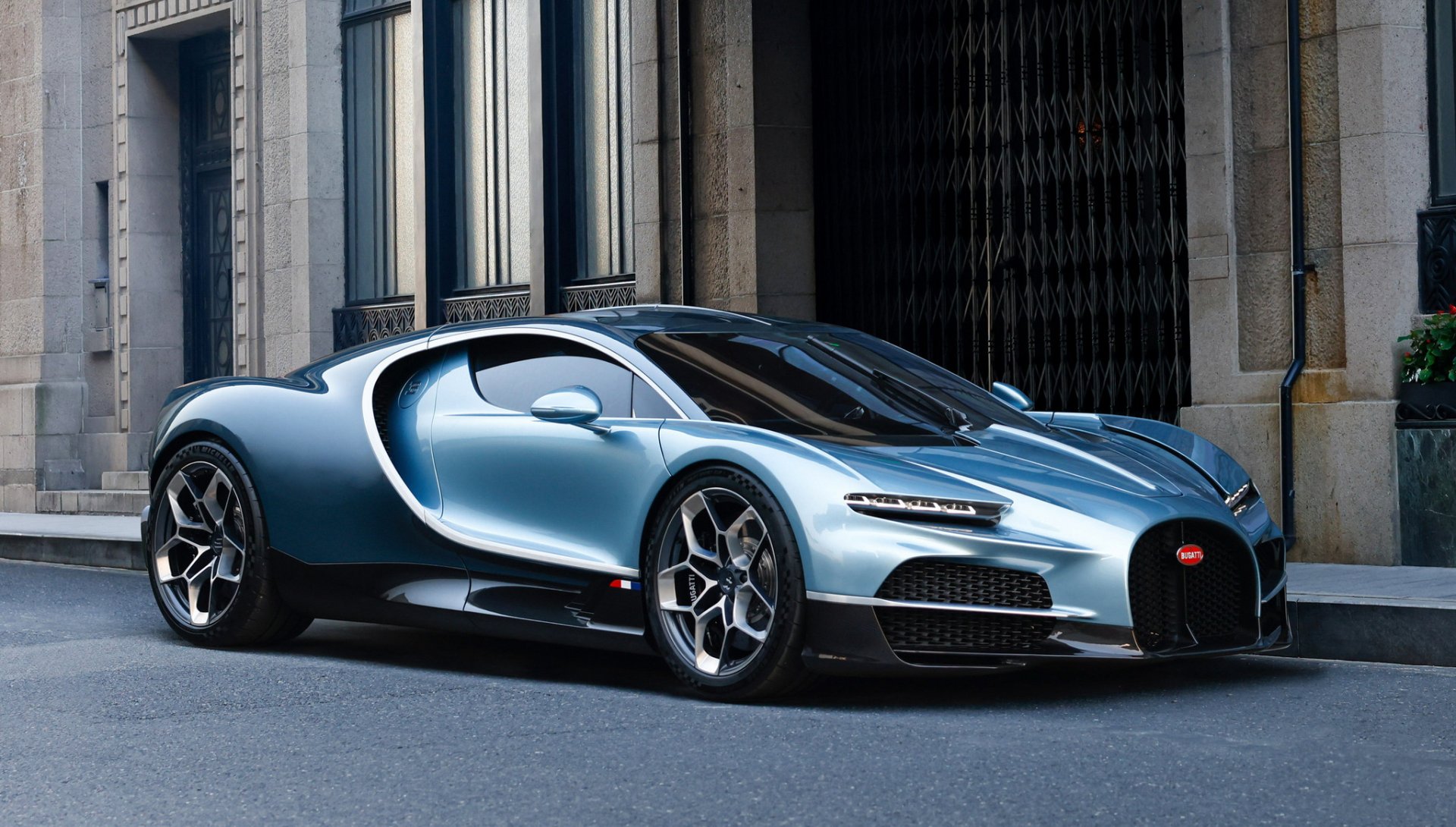 ชมช็อตสวยๆ Bugatti Tourbillon เดินทางสู่เซี่ยงไฮ้และฮ่องกง ชมช็อตสวยๆ Bugatti Tourbillon เดินทางสู่เซี่ยงไฮ้และฮ่องกง