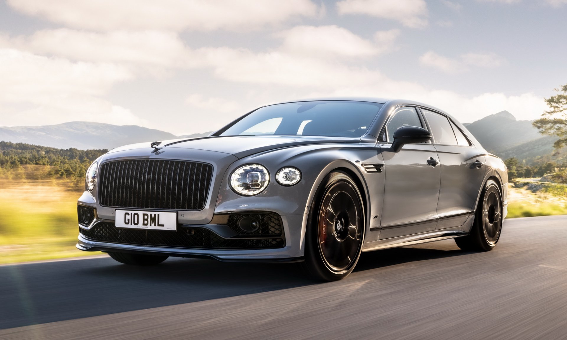 ใหม่ Bentley Flying Spur S เร้าใจแบบนี้ขับเองมันส์กว่า!! ใหม่ Bentley Flying Spur S เร้าใจแบบนี้ขับเองมันส์กว่า!!
