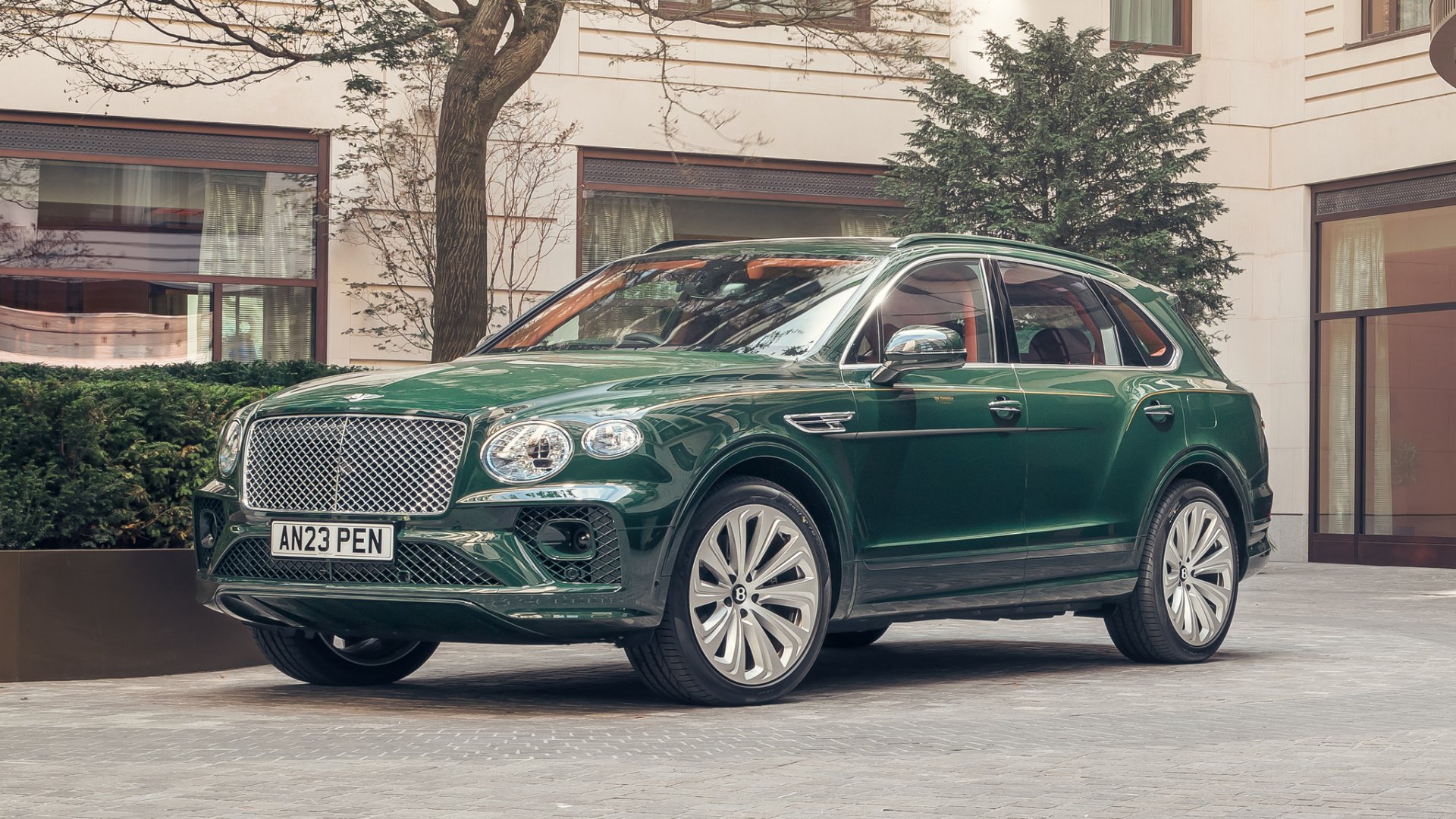 The Peninsula London โรงแรมสุดหรูแห่งใหม่ ใช้ Bentley Bentayga Hybrid สั่งทำพิเศษไว้บริการลูกค้า