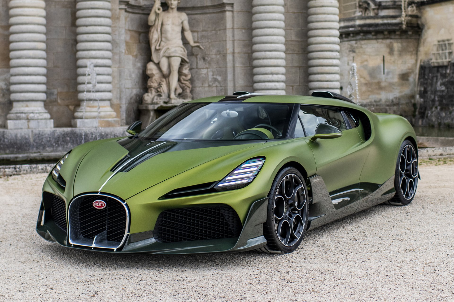 Bugatti Brouillard ไฮเปอร์คาร์หนึ่งเดียวในโลก ถูกส่งมอบให้เจ้าของรถ ณ ปราสาท Château de Chantilly ฝรั่งเศส
