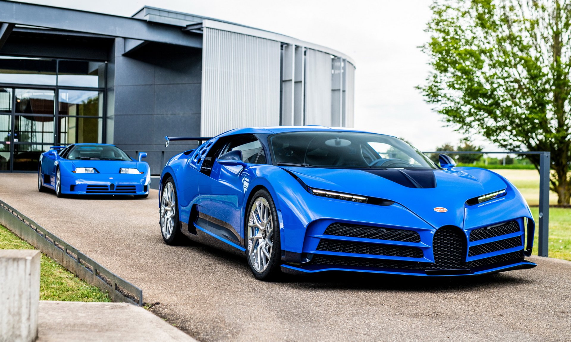 ยลโฉม!! Bugatti Centodieci คันแรกจากโรงงานพร้อมส่งให้เจ้าของแล้ว... ยลโฉม!! Bugatti Centodieci คันแรกจากโรงงานพร้อมส่งให้เจ้าของแล้ว...