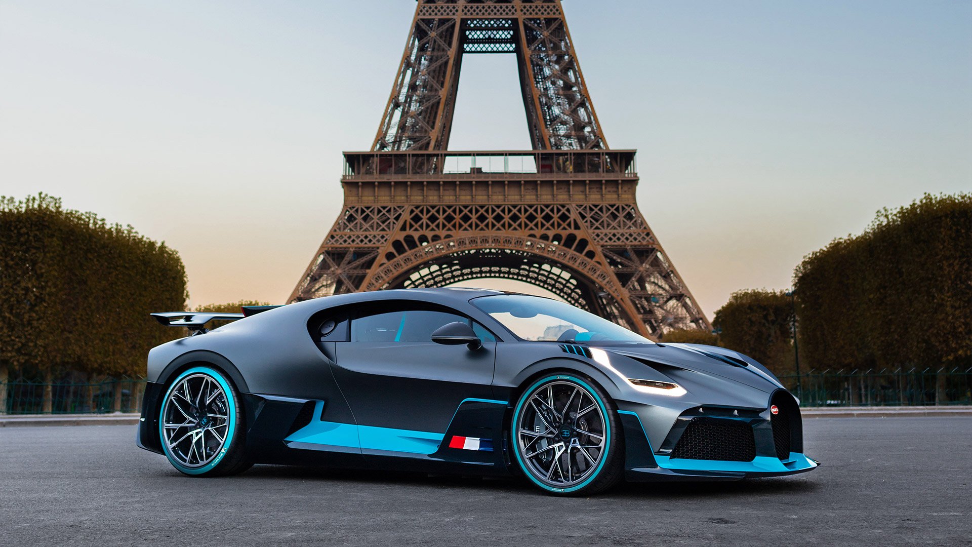 Bugatti DIVO เตรียมส่งมอบให้ลูกค้าปลายปีนี้ พร้อมทางเลือกการตกแต่งแบบไม่อั้น Bugatti DIVO เตรียมส่งมอบให้ลูกค้าปลายปีนี้ พร้อมทางเลือกการตกแต่งแบบไม่อั้น