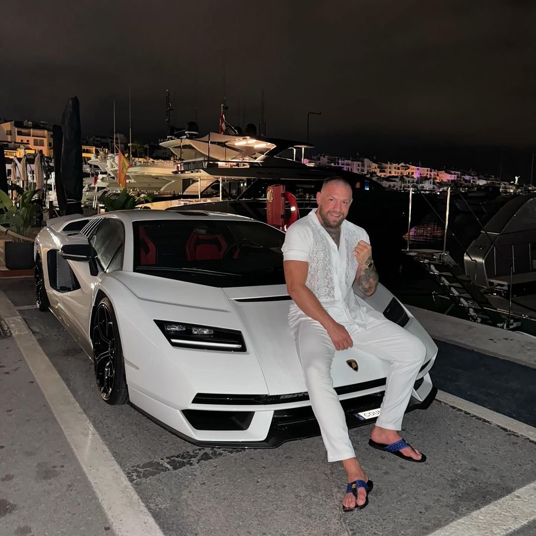 Conor McGregor จัด Lamborghini Countach LPI 800-4 เข้าสู่คอลเลกชันของเขา