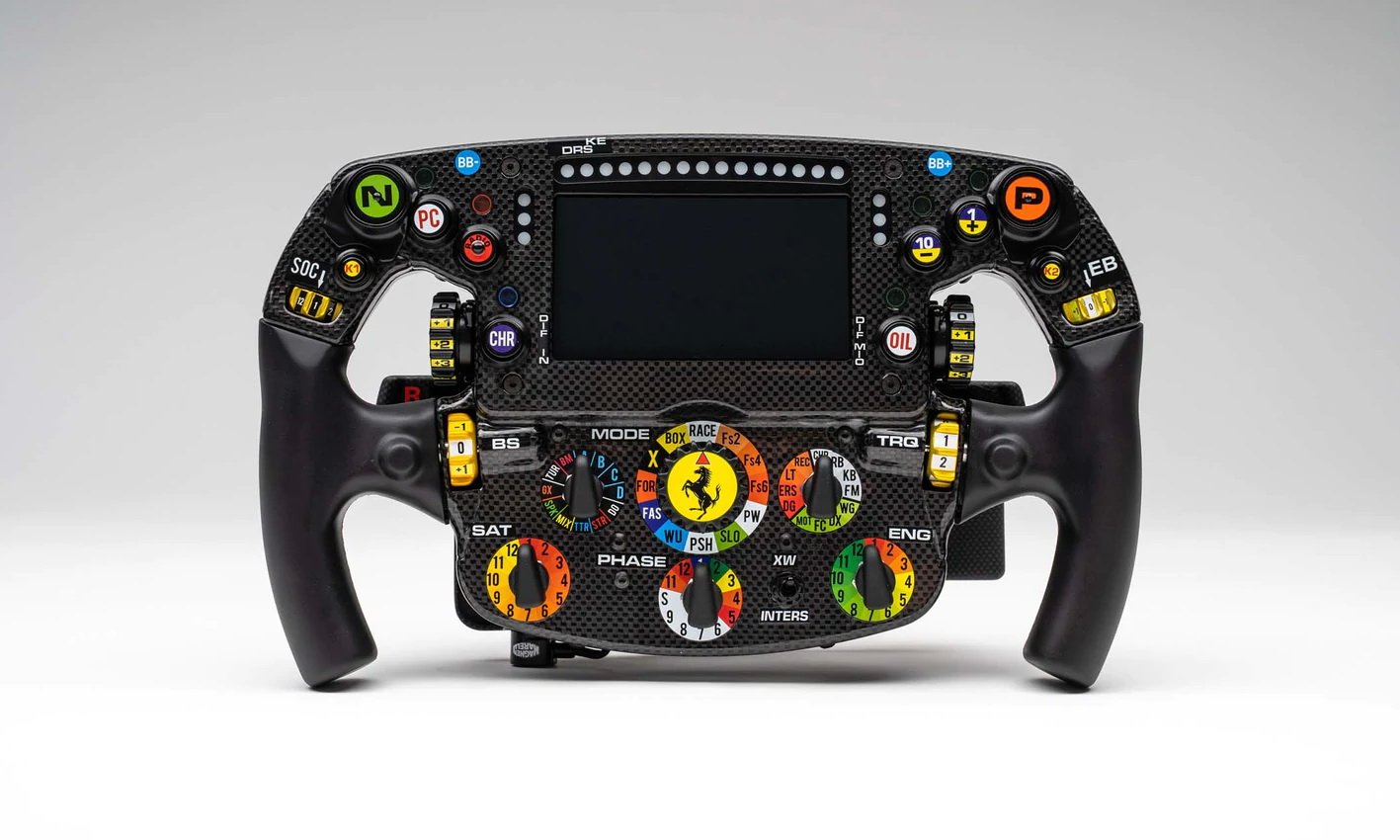 ชิ้นละ 2 แสนกว่า!! พวงมาลัยรถแข่ง Ferrari F1-75 (2022) ของแต่งบ้านชั้นยอดโดย Amalgam Collection ชิ้นละ 2 แสนกว่า!! พวงมาลัยรถแข่ง Ferrari F1-75 (2022) ของแต่งบ้านชั้นยอดโดย Amalgam Collection