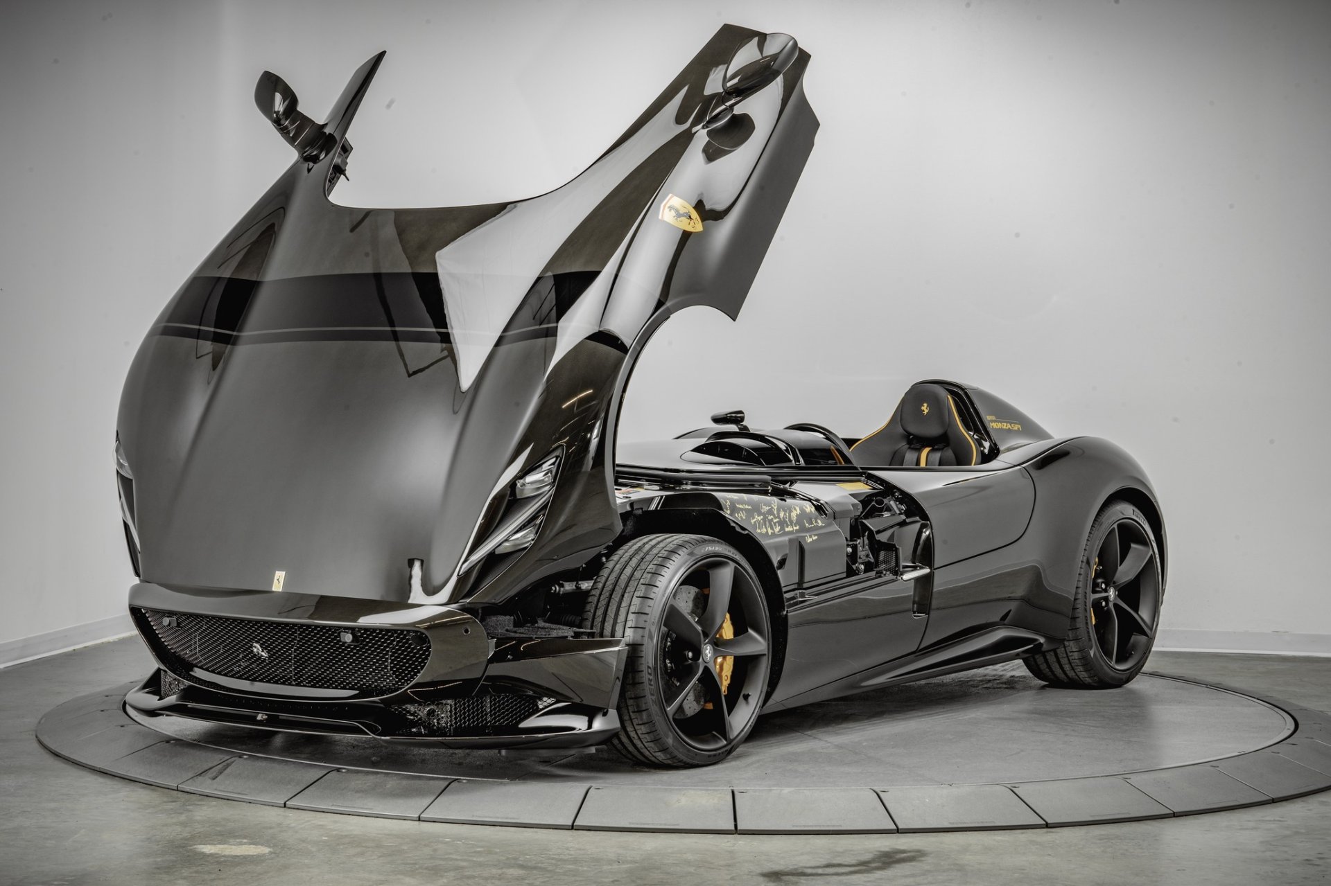 นี่คือ Ferrari Monza SP1 คันสุดท้าย!! จัดหนักหนึ่งเดียวเป็นคาร์บอนเปลือยทั้งลำ นี่คือ Ferrari Monza SP1 คันสุดท้าย!! จัดหนักหนึ่งเดียวเป็นคาร์บอนเปลือยทั้งลำ