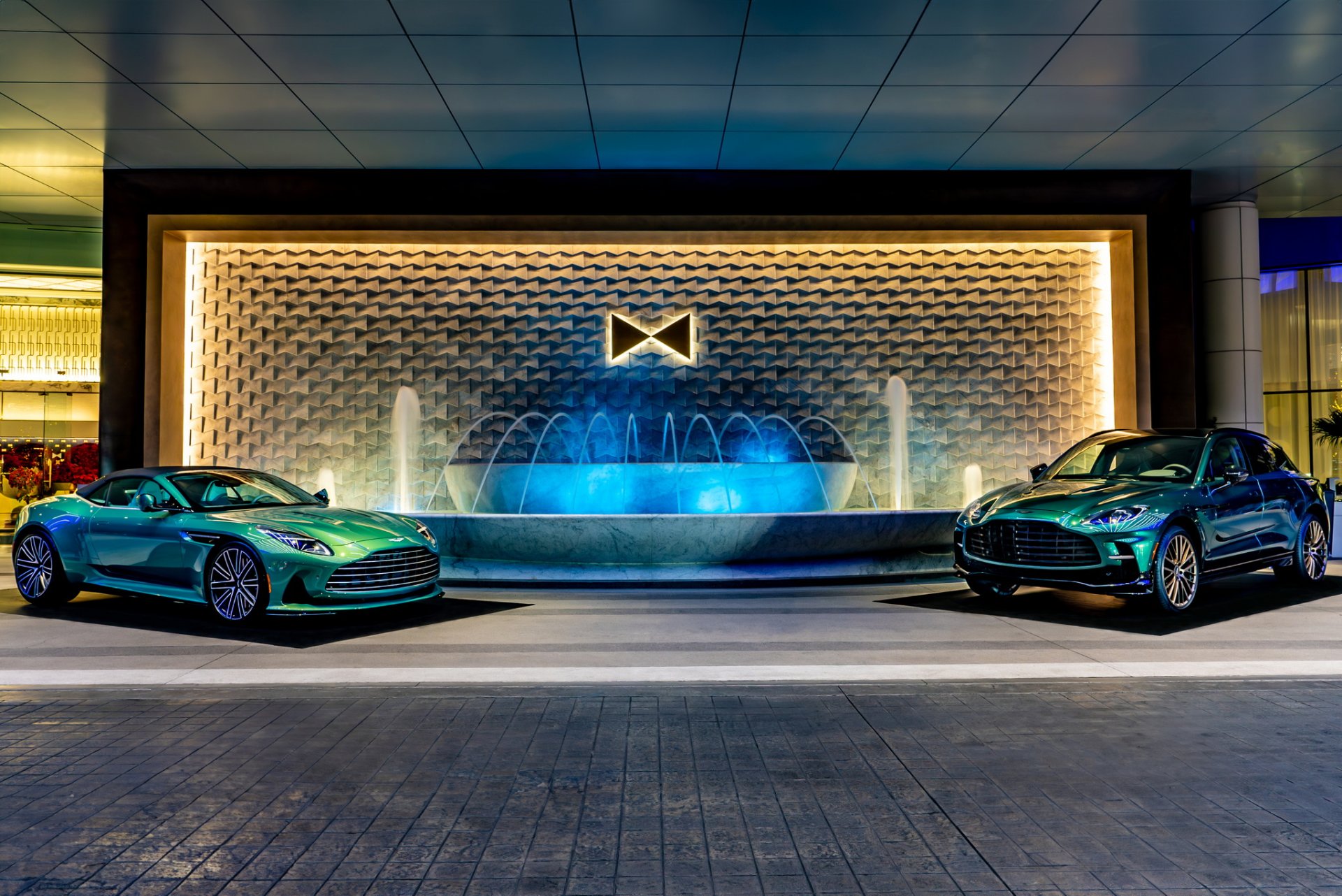 Aston Martin นำคอลเลกชันรถยนต์กว่า 20 คัน มูลค่า 18 ล้านดอลล่าร์สหรัฐ จัดแสดงที่ Fontainebleau Las Vegas