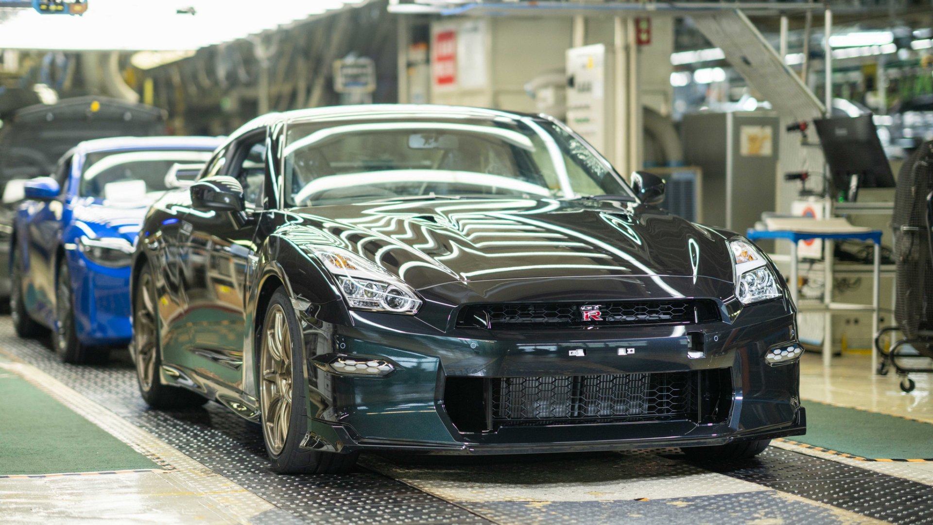 ลาก่อนนะ... Nissan GT-R R35 ปิดตำนาน 18 ปี พร้อมรถคันสุดท้ายจากโรงงานญี่ปุ่น