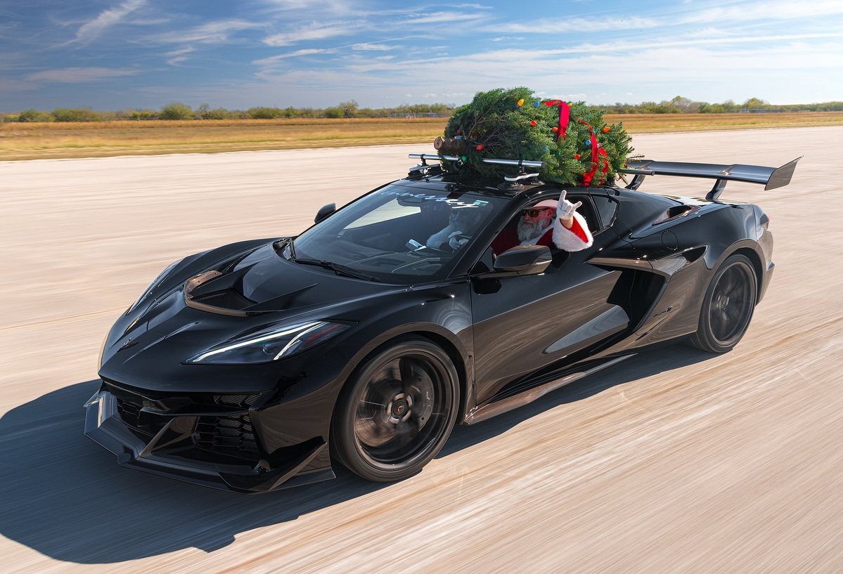 Hennessey ฉลองคริสต์มาสด้วยสถิติใหม่ Corvette ZR1 พร้อมต้นคริสต์มาสบนหลังคา แตะท๊อปสปีด 196 ไมล์/ชั่วโมง