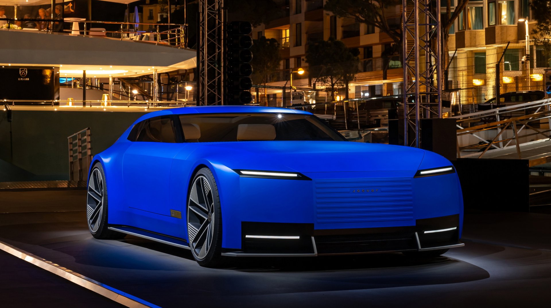 Jaguar Type 00 เปิดตัวอย่างมีระดับ ณ เมืองหลวงแห่งยนตรกรรมหรูของโลก!!