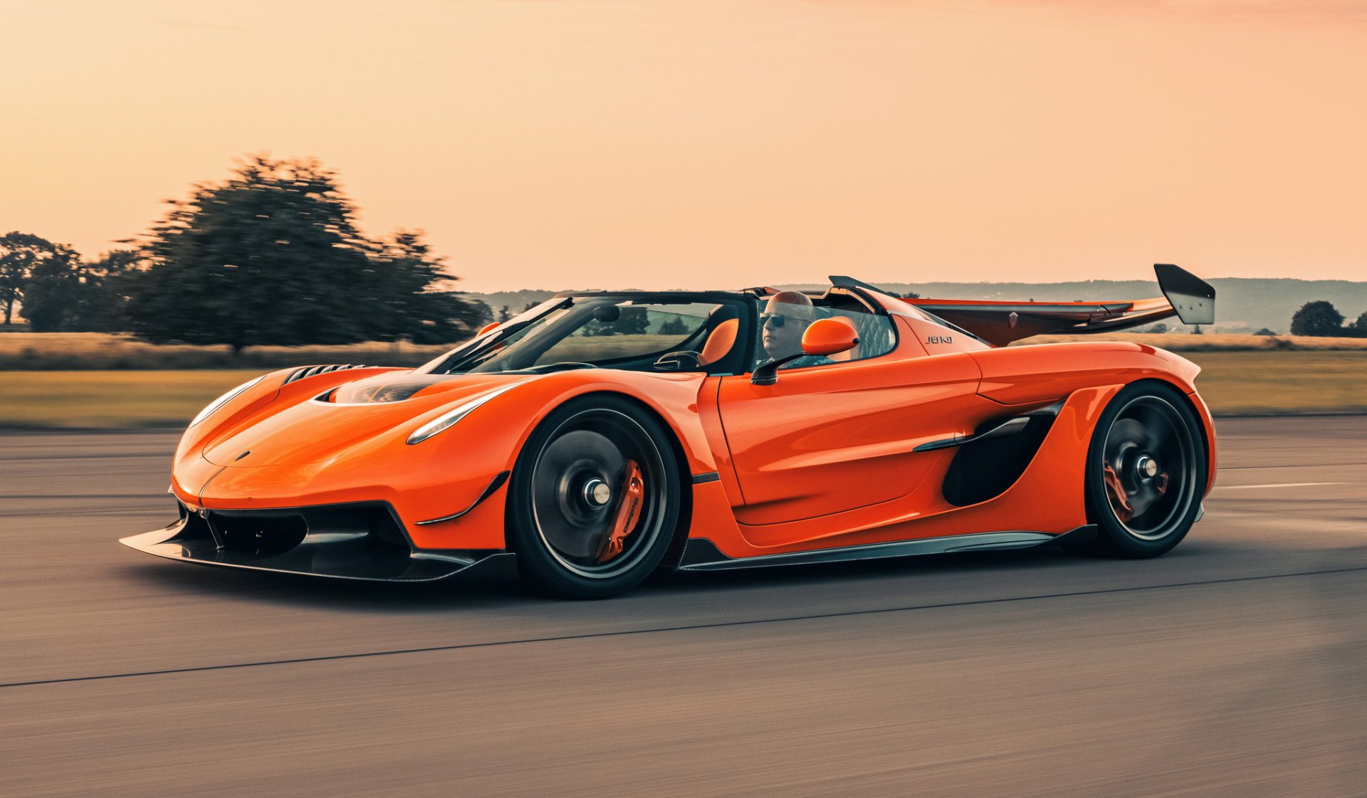 Koenigsegg Jesko เดินหน้าผลิตแล้ว!! จำกัดเพียง 125 คัน และมันถูกจองเกลี้ยงแบบไม่ต้องสืบ...  Koenigsegg Jesko เดินหน้าผลิตแล้ว!! จำกัดเพียง 125 คัน และมันถูกจองเกลี้ยงแบบไม่ต้องสืบ...